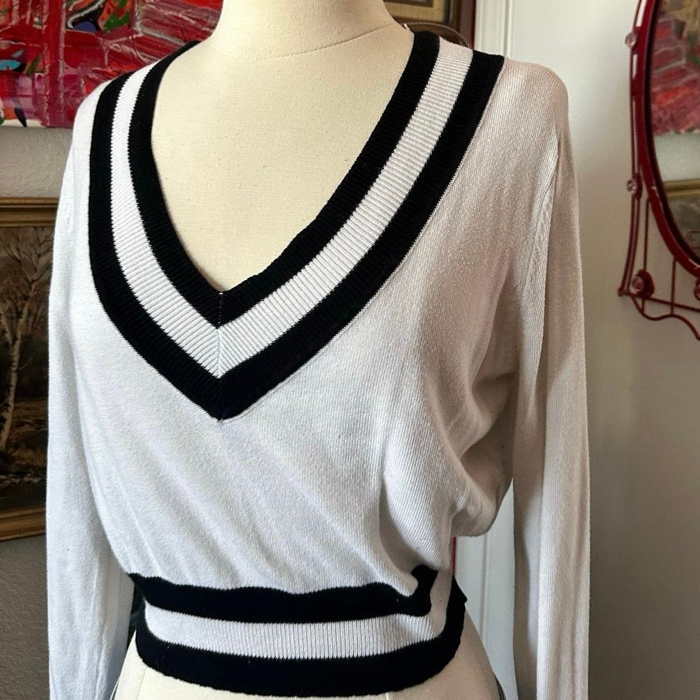 Forever 21 forever 21 white black long sleeve v neck sweater Size M / US 6-8 / IT 42-44 - 2 Thumbnail
