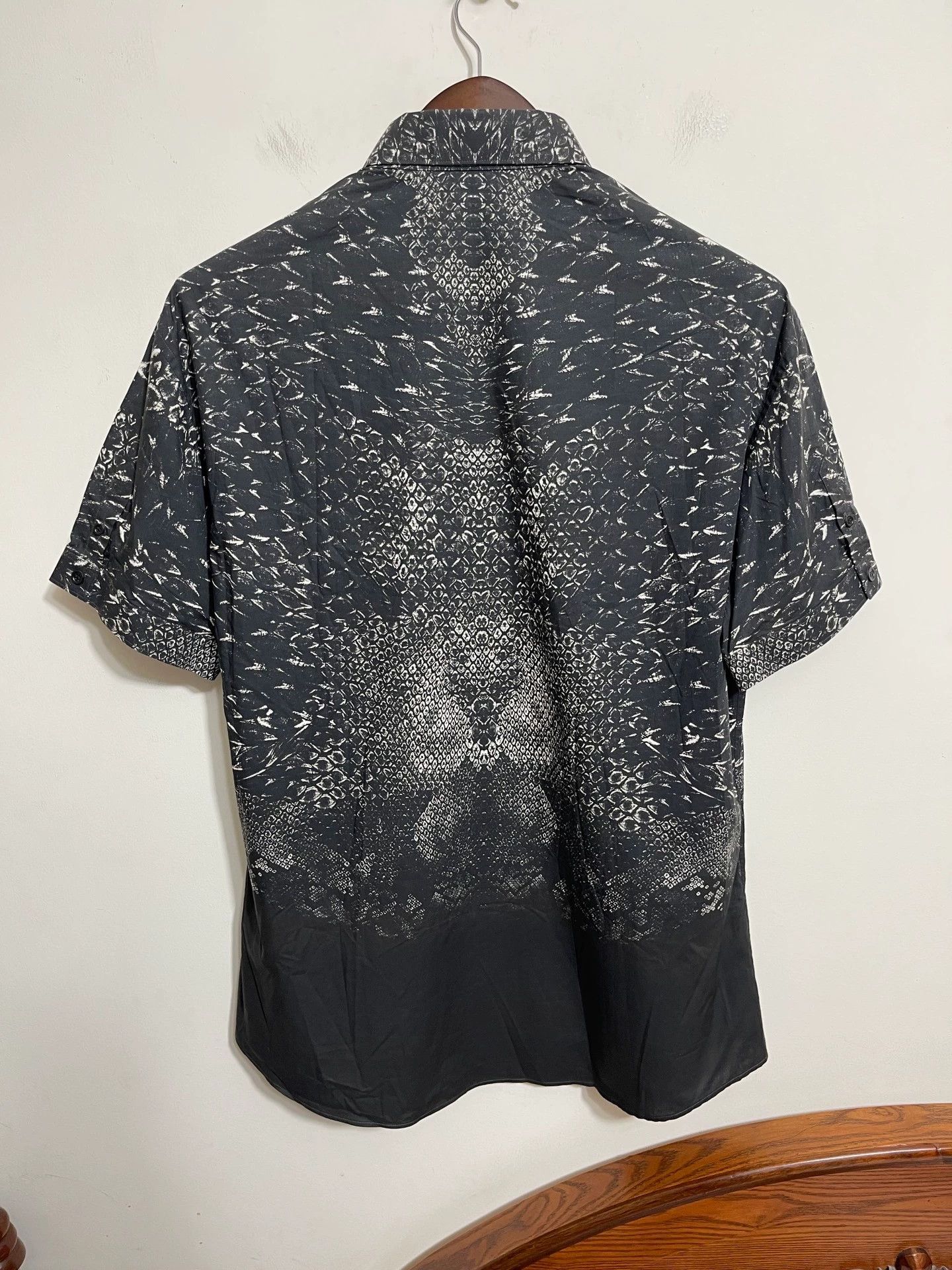 Alexander McQueen Alexander Mcqueen Snakeskin Slim Short Shirt 52 Size US L / EU 52-54 / 3 - 2 Thumbnail