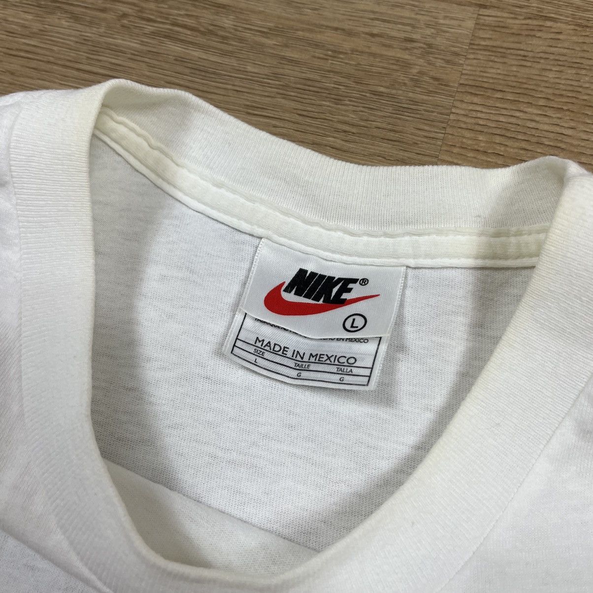 Nike Vintage 90s Nike Air Swoosh logo white t-shirt Size US L / EU 52-54 / 3 - 12 Thumbnail