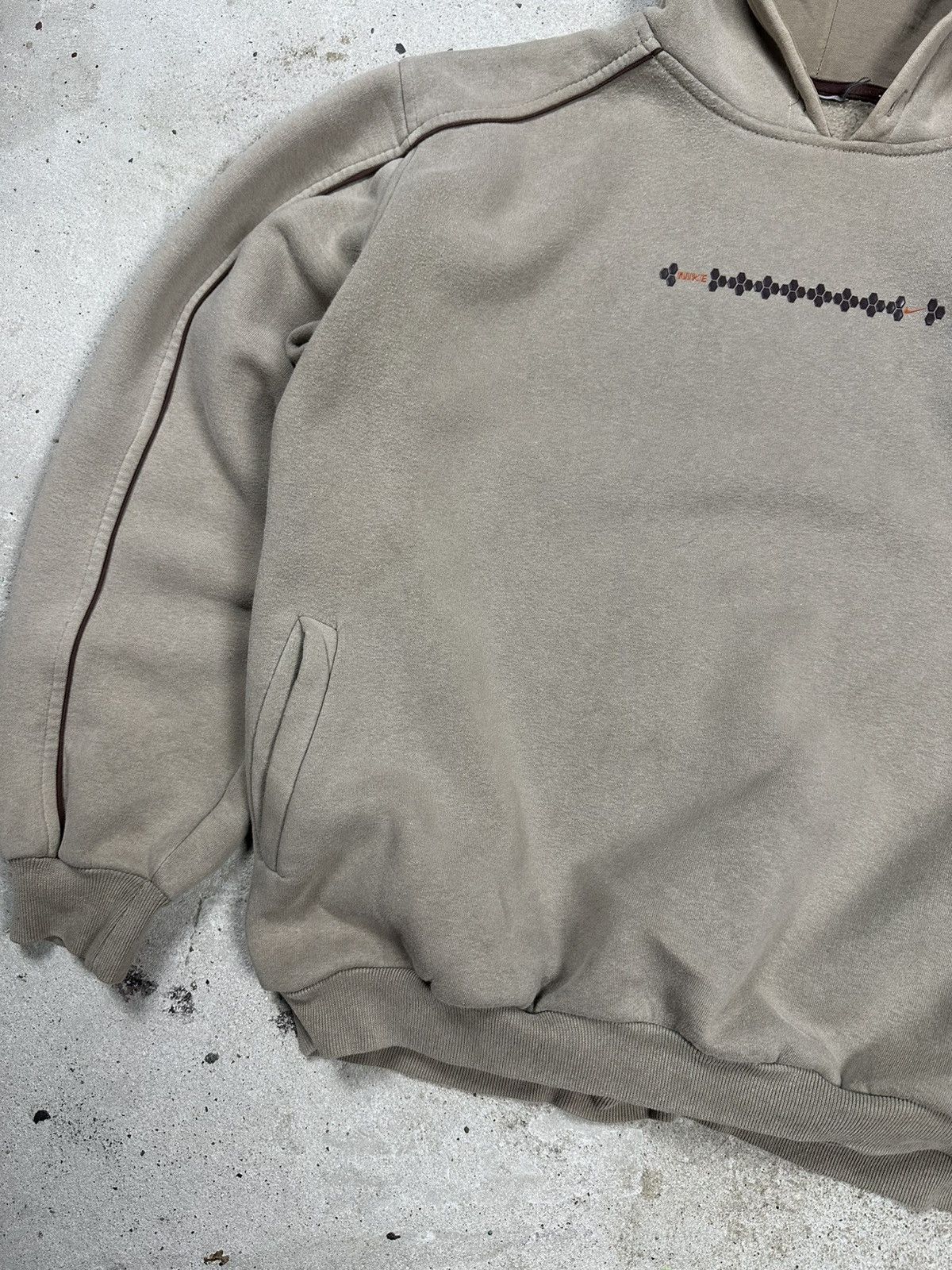 Nike Vintage Y2K Nike Beige Boxy Fit Hoodie Swoosh Print Size US M / EU 48-50 / 2 - 5 Thumbnail