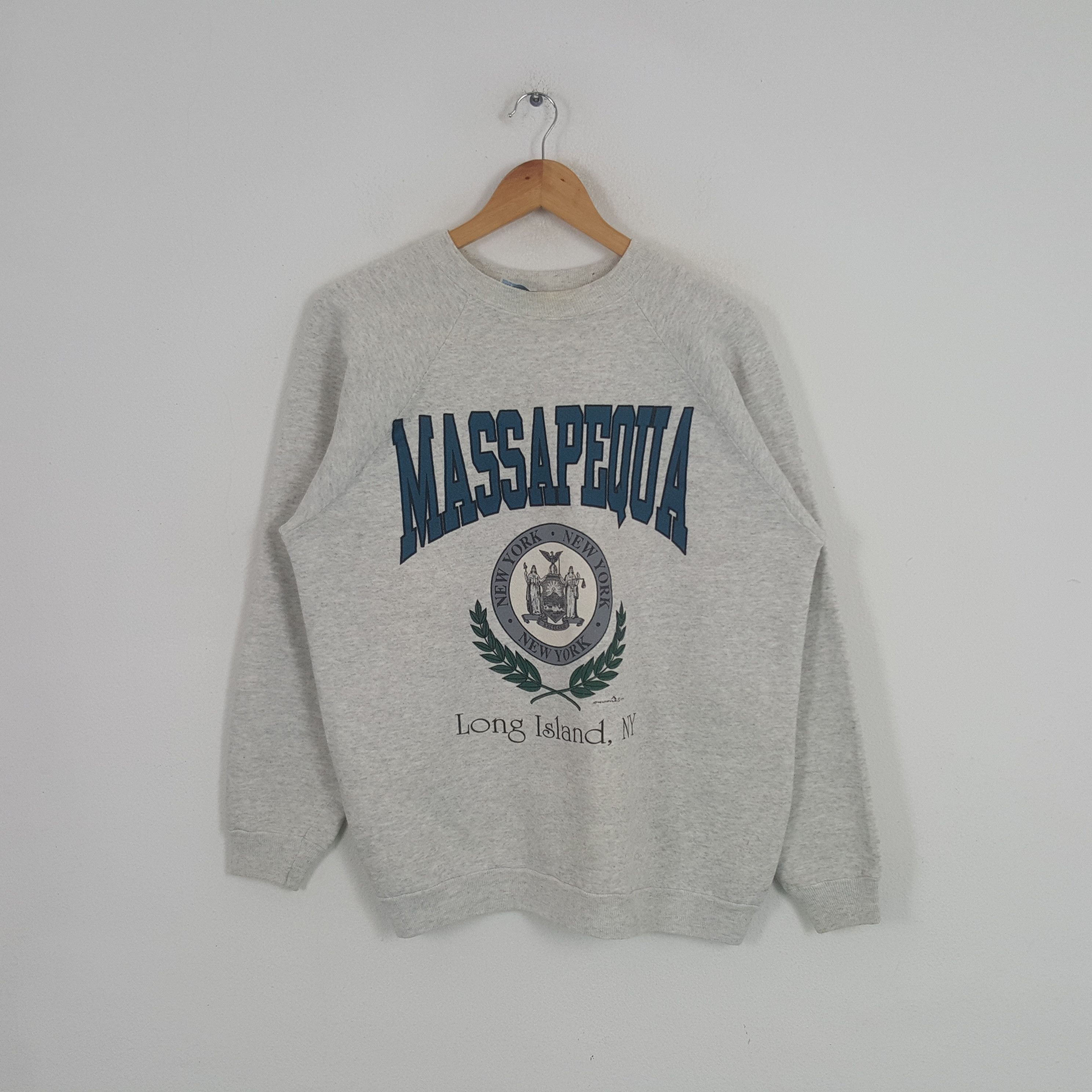 Vintage Vintage Massapequa New York American State Sweatshirt Size US L / EU 52-54 / 3 - 1 Thumbnail