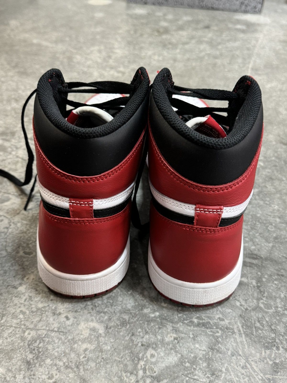 Jordan Brand × Nike Jordan 1 Chicago Size US 10.5 / EU 43-44 - 4 Thumbnail