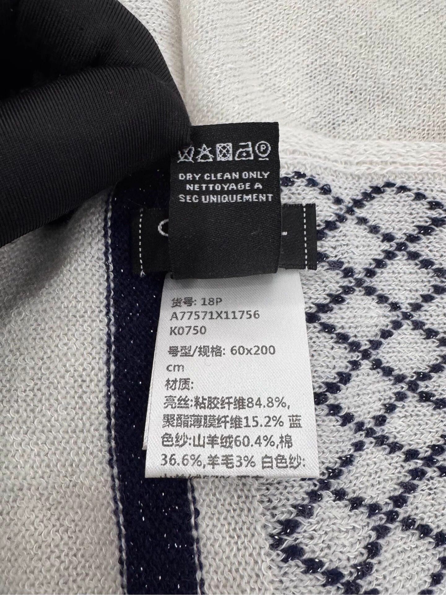 Chanel Chanel b&w CC quilted cashmere scarf 60x200cm Size ONE SIZE - 8 Thumbnail