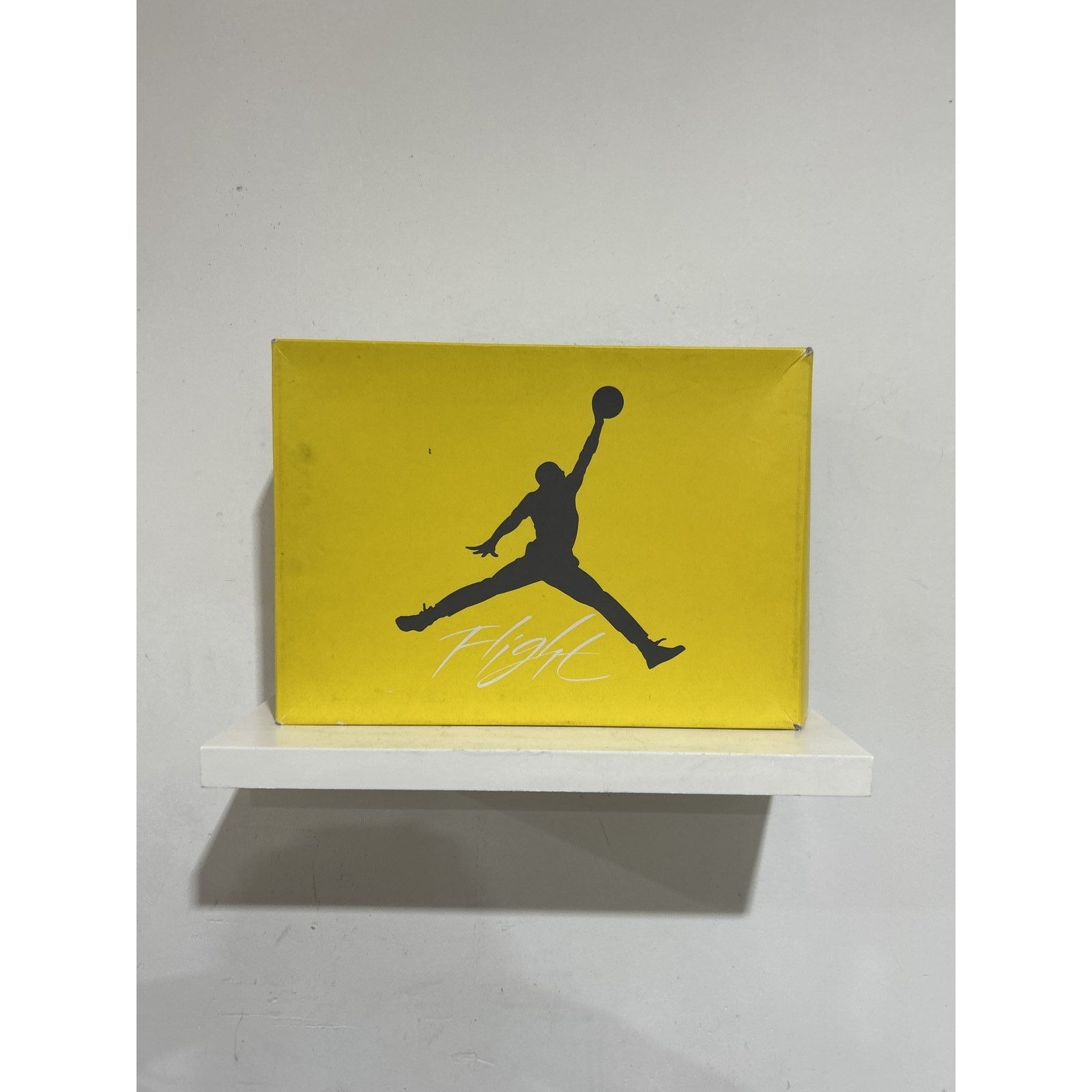 Nike JORDAN 4 RETRO LIGHTNING SIZE 9 PREOWNED Size US 9 / EU 42 - 4 Thumbnail
