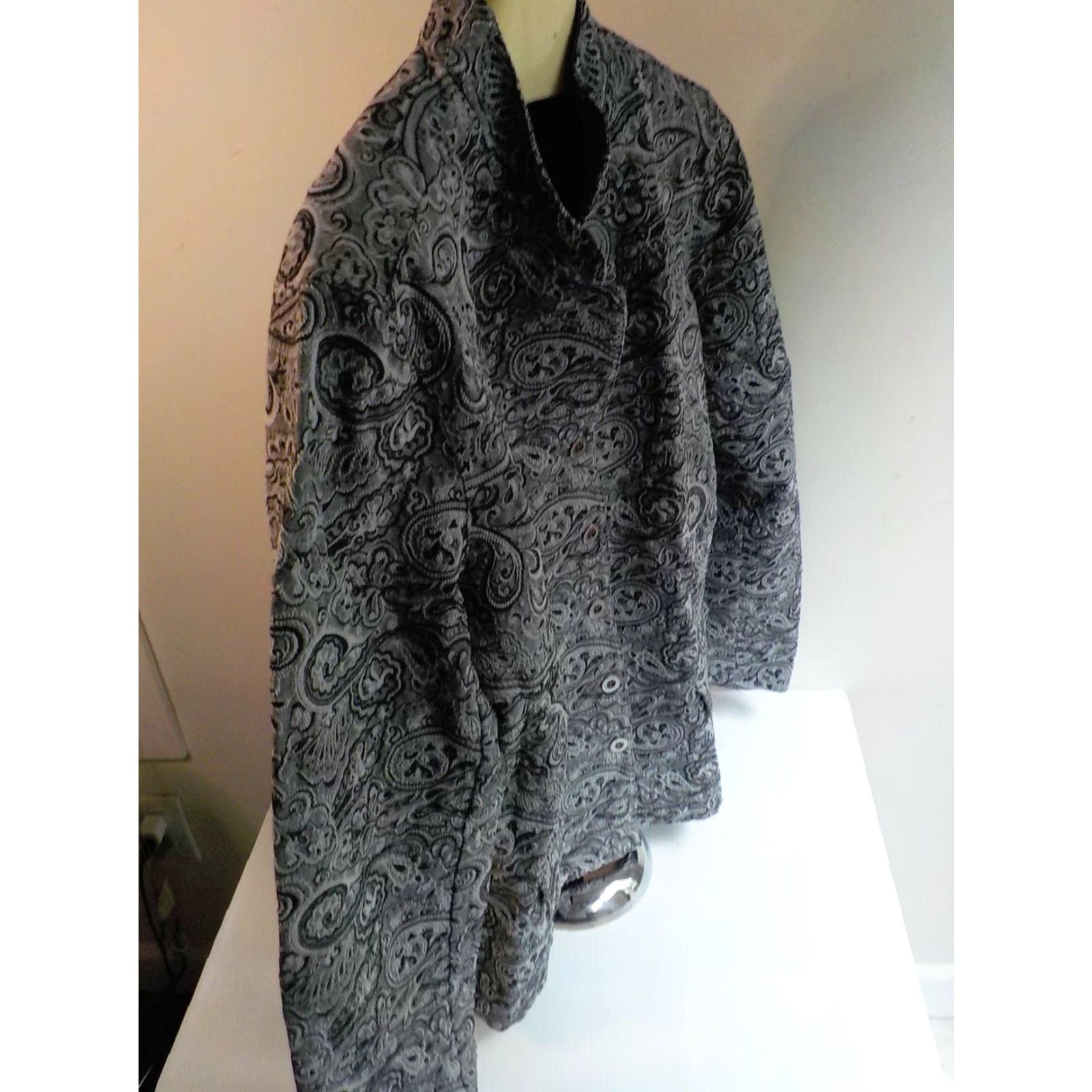 Vintage ADDITIONS BY Chico's Paisley Jacket Button Front Banded Collar Gray/Black Short Jacket Womens SZ 3 Regular 46 Cotton Blend Sleeve Long 25" Chest 46 Size XS / US 0-2 / IT 36-38 - 3 Thumbnail