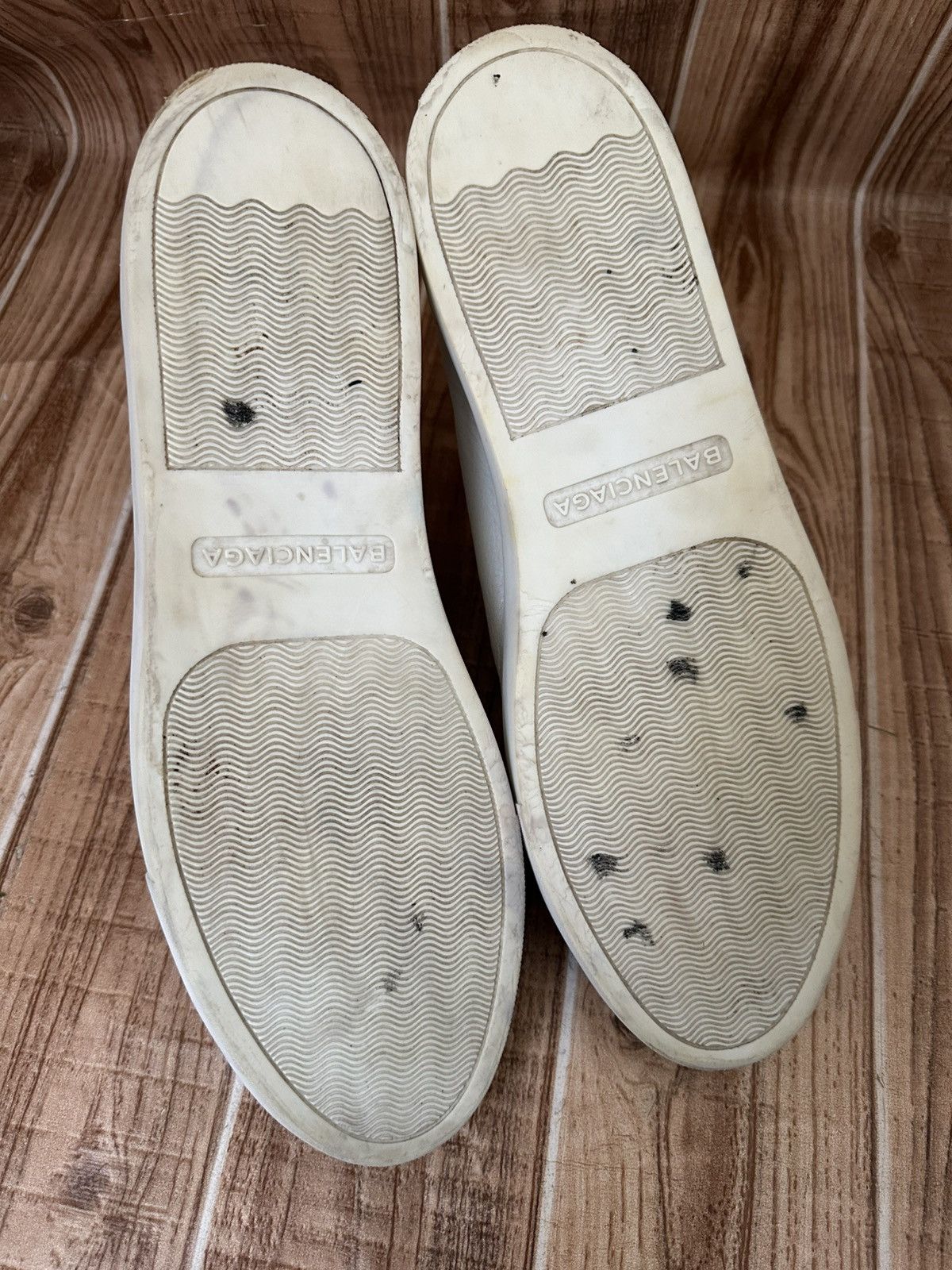 Balenciaga Balenciaga Arena Cracked White Leather Lowtop Sneaks Size US 13 / EU 46 - 21 Thumbnail