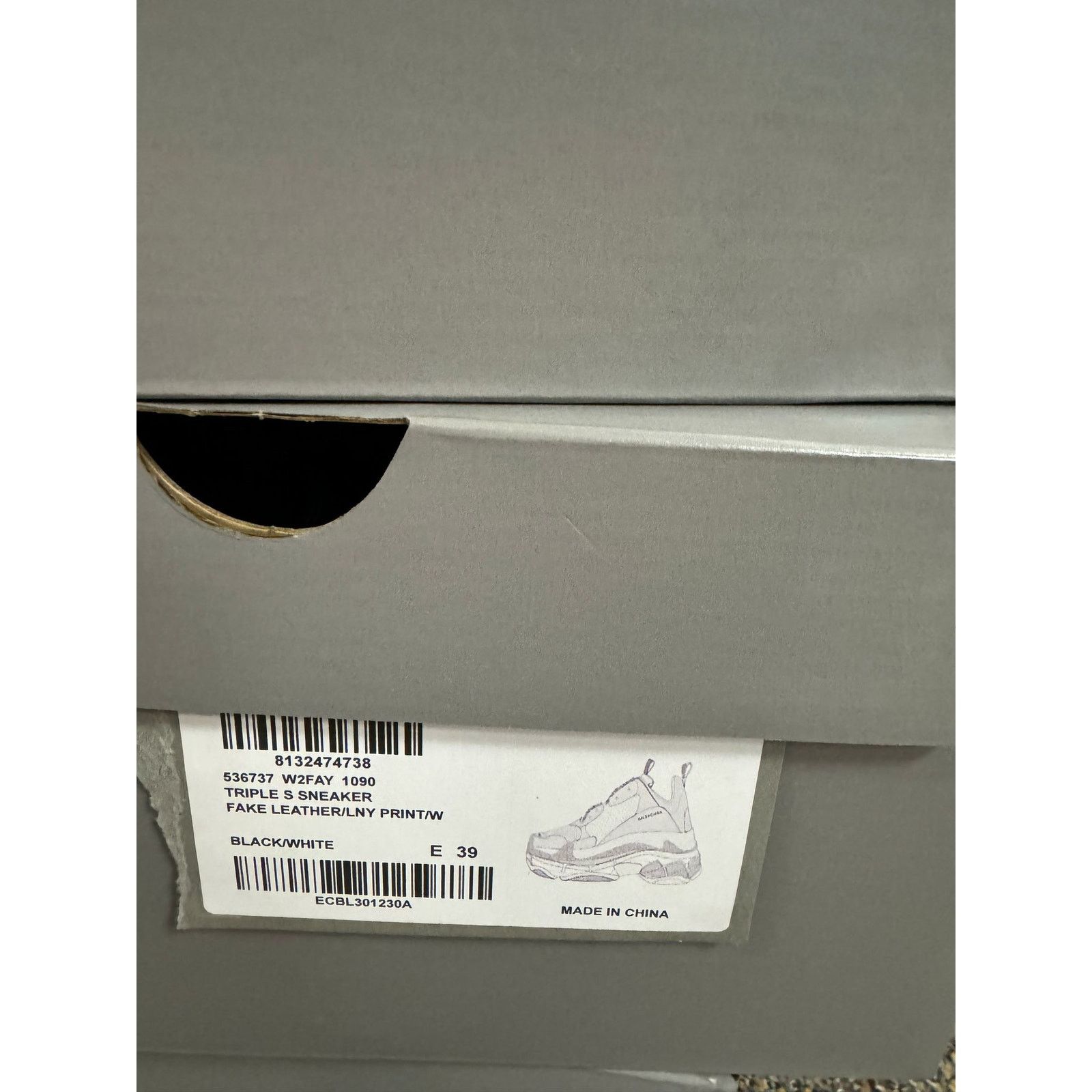 Balenciaga o1rshd1 Leather Triple S Sneakers in Black/White Size US 6 / EU 39 - 23 Thumbnail