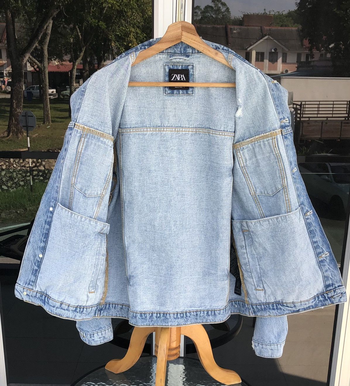 Zara SS 2023 ZARA DENIM JACKET WITH GRAFFITI PRINT Size US M / EU 48-50 / 2 - 16 Thumbnail