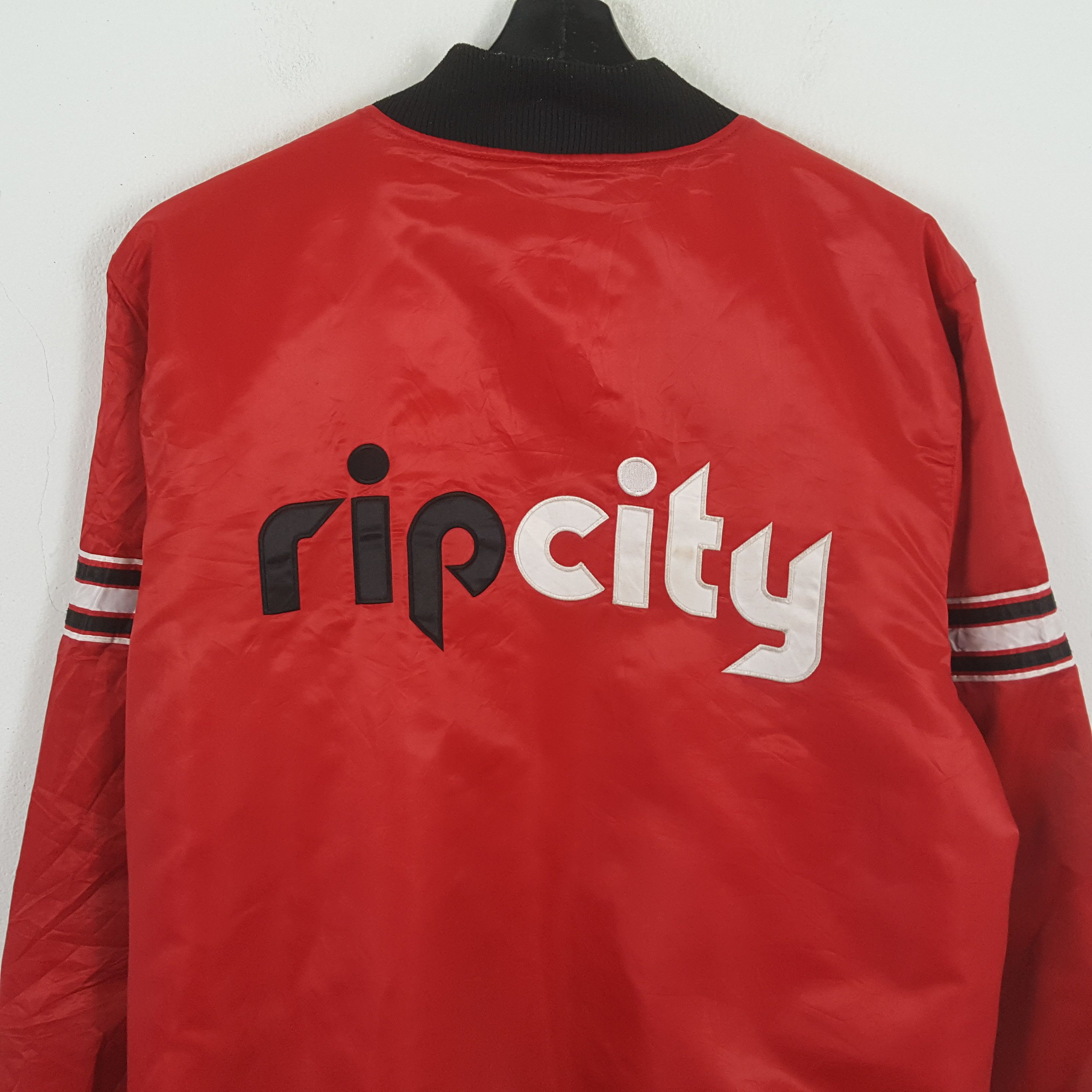 NBA × Starter × Vintage RIP CITY Portland Trailblazer NBA Starter Jacket Size US XXL / EU 58 / 5 - 2 Thumbnail