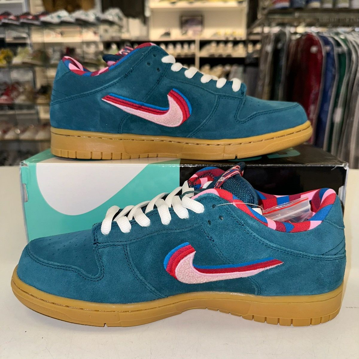 Nike × Parra Size 9 - Nike Parra x Dunk SB Low Friends and Family Size US 9 / EU 42 - 2 Thumbnail