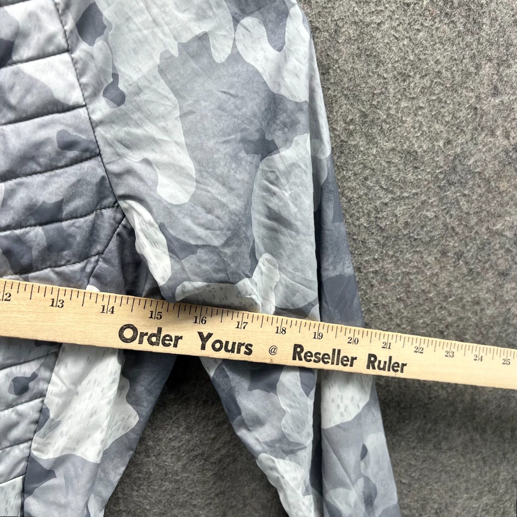 Athleta VINTAGE Athleta Jacket Womens XXS Gray Camo Elevation Quilted Reflective Primaloft Fill Windbreaker Full Zip Lightweight Size XXS / US 00 / IT 34 - 3 Thumbnail