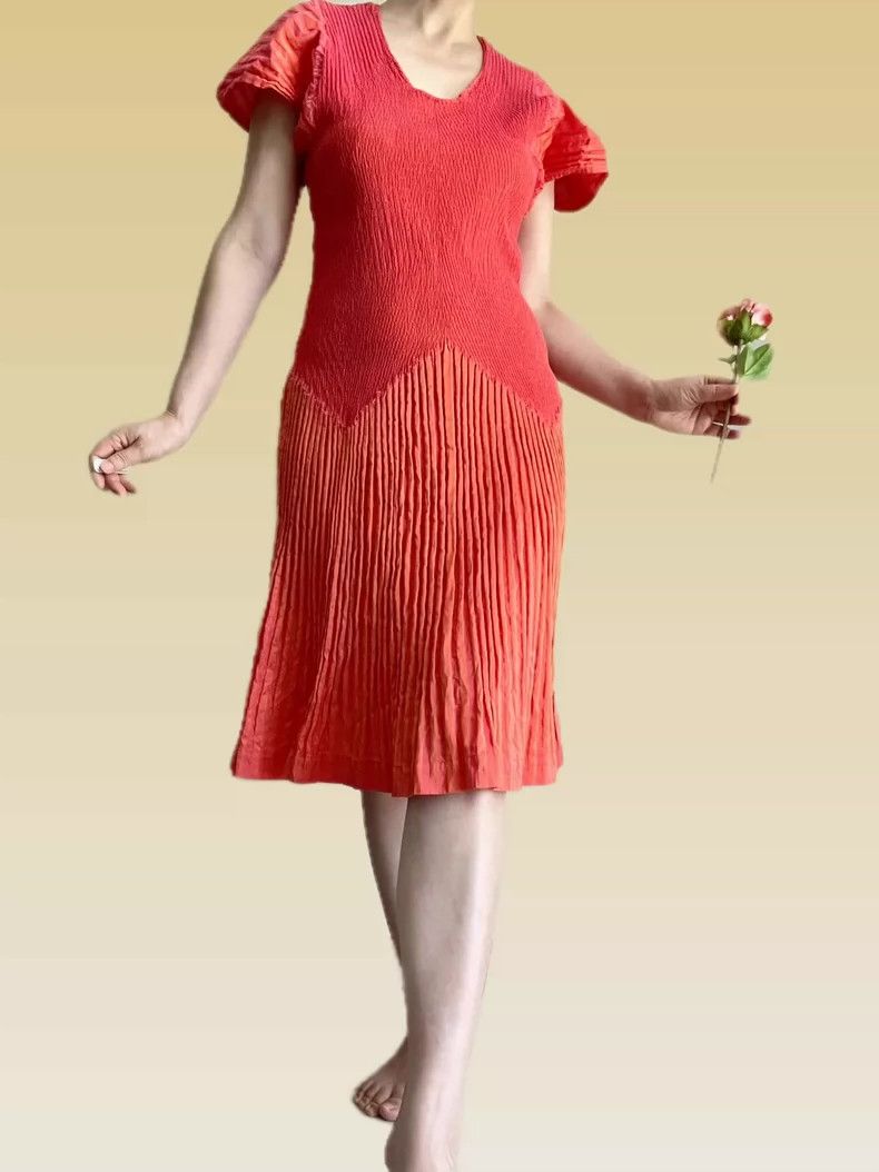 Issey Miyake size:2 Orange pleated dress
