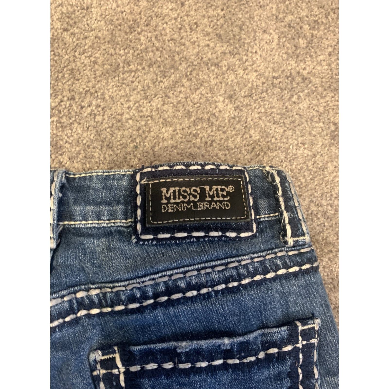 Miss Me Miss Me Jeans Size 26 Boyfriend Capri Denim 5-Pocket Womens Distressed Blue Capris Slim Inseam 23in Regular Size Type Regular Size 26" / US 2 / IT 38 - 7 Thumbnail