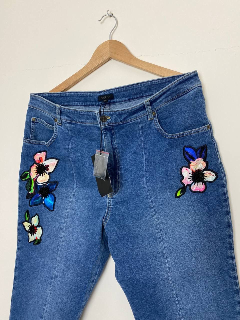 Escada Escada Denim Embroidered Flowers with Beadwork Pants Size US 30 / EU 46 - 3 Thumbnail