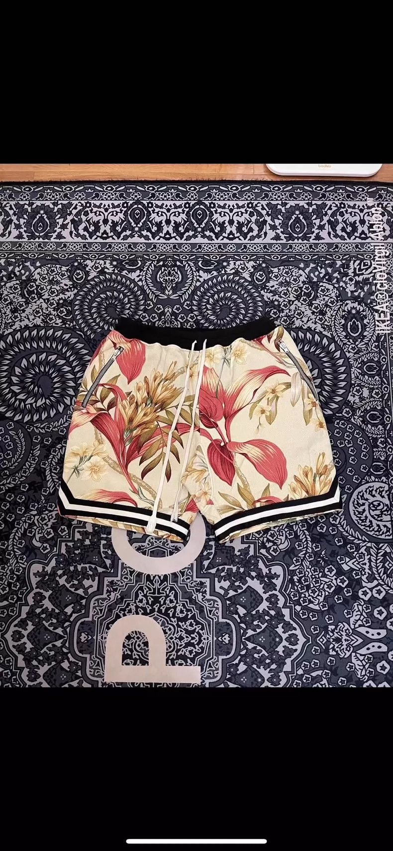 Fear of God Fear of God 5th Main Line Beige Floral Shorts - dmc Size US 31 - 1 Thumbnail