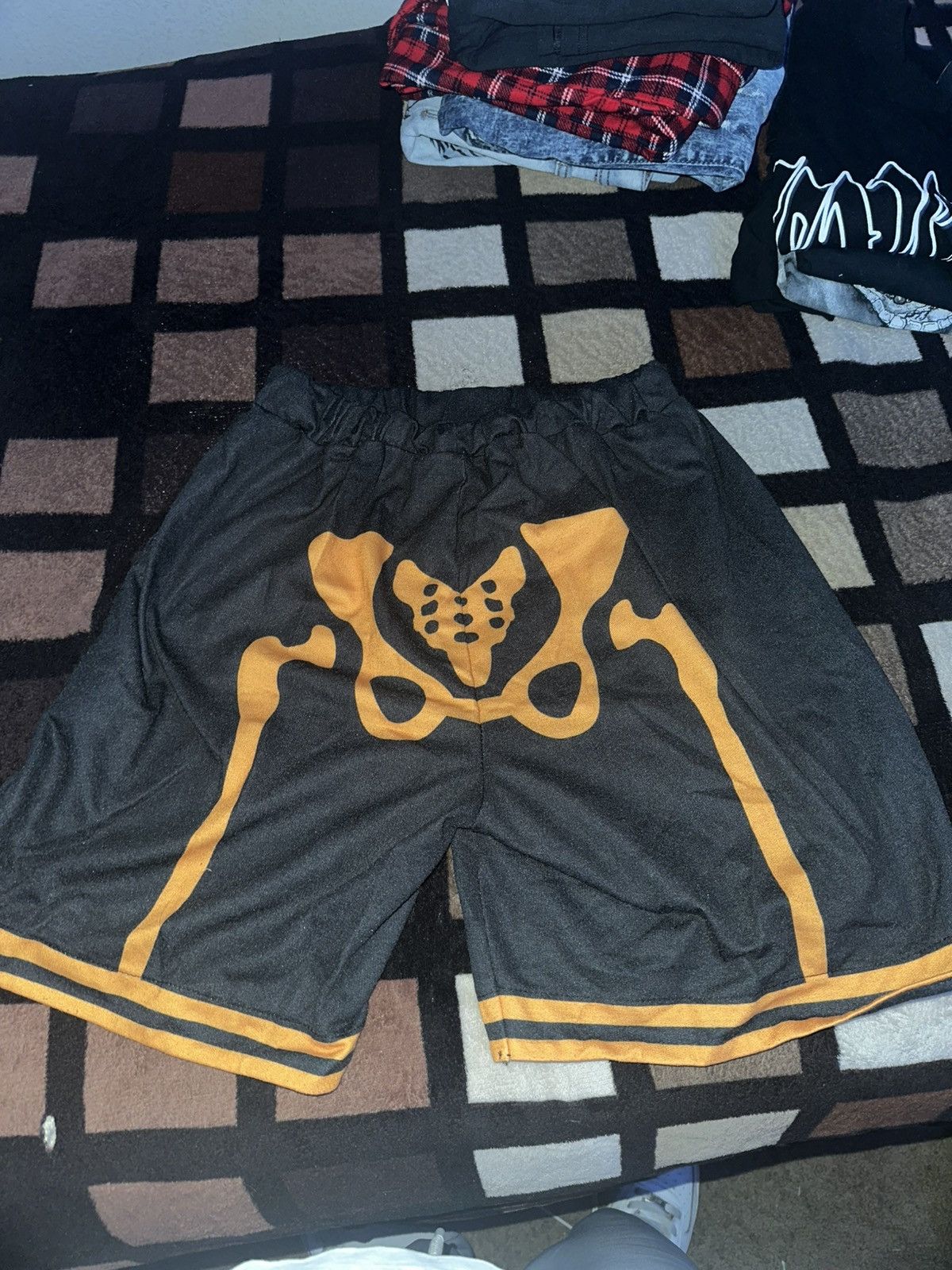 Vintage Black and orange skull shorts Size US 28 / EU 44 - 2 Thumbnail