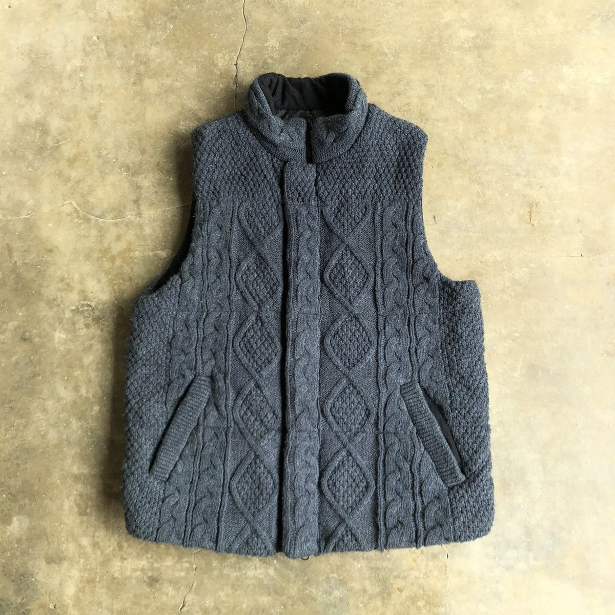 Japanese Brand 2000s Joey Factory Knitted Wool Cable Pattern Vest Luxury Size US M / EU 48-50 / 2 - 2 Thumbnail