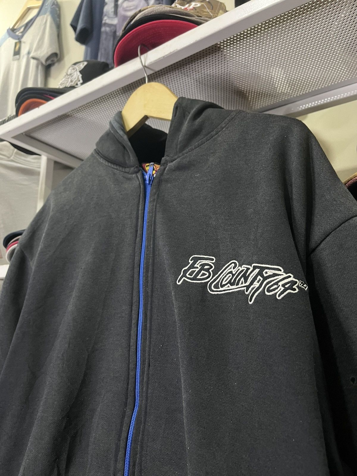 Vintage Vintage FB COUNTRY Embroidered Hoodie Sweatshirt Size US XL / EU 56 / 4 - 3 Thumbnail