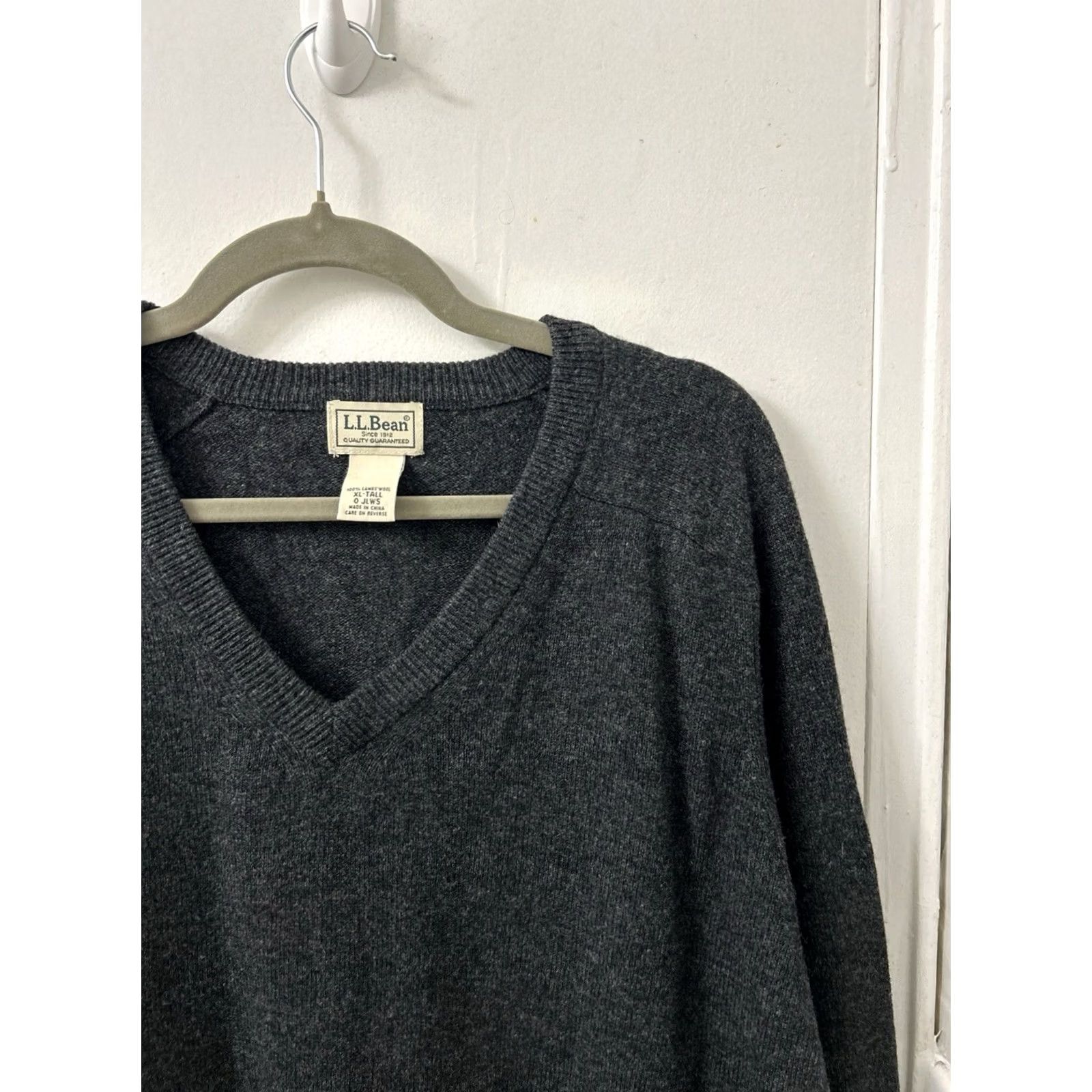 Vintage VINTAGE? No. LL Bean Sweater Mens XL Tall Charcoal Gray 100% Lambswool V-Neck Pullover L/S Size US XL / EU 56 / 4 - 4 Thumbnail