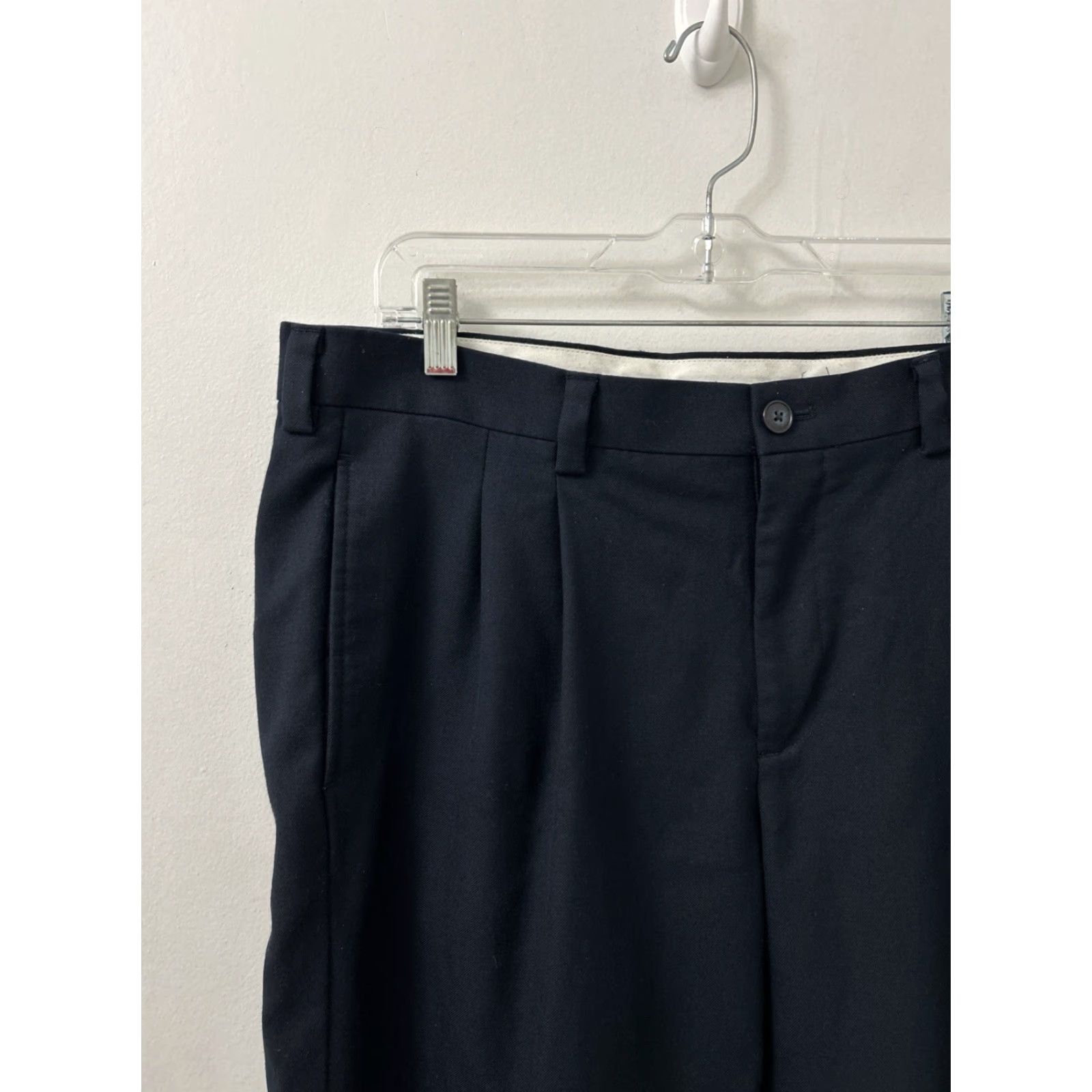 Vintage LL Bean Dress Pants Mens 34x31 Navy 100% Wool Classic Fit YKK Pleated Cuffed Size US 34 / EU 50 - 4 Thumbnail