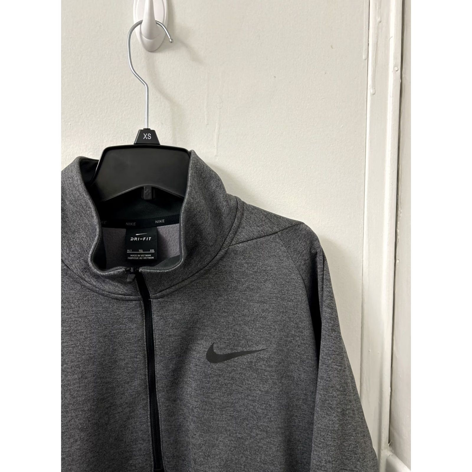 Nike Nike Dri-Fit Pullover Mens XL Gray Long Sleeve 1/4 Zip Mock Neck Fleece Lightweight Breathable Casual Activewear Sweatshirt Tee Size US XL / EU 56 / 4 - 6 Thumbnail