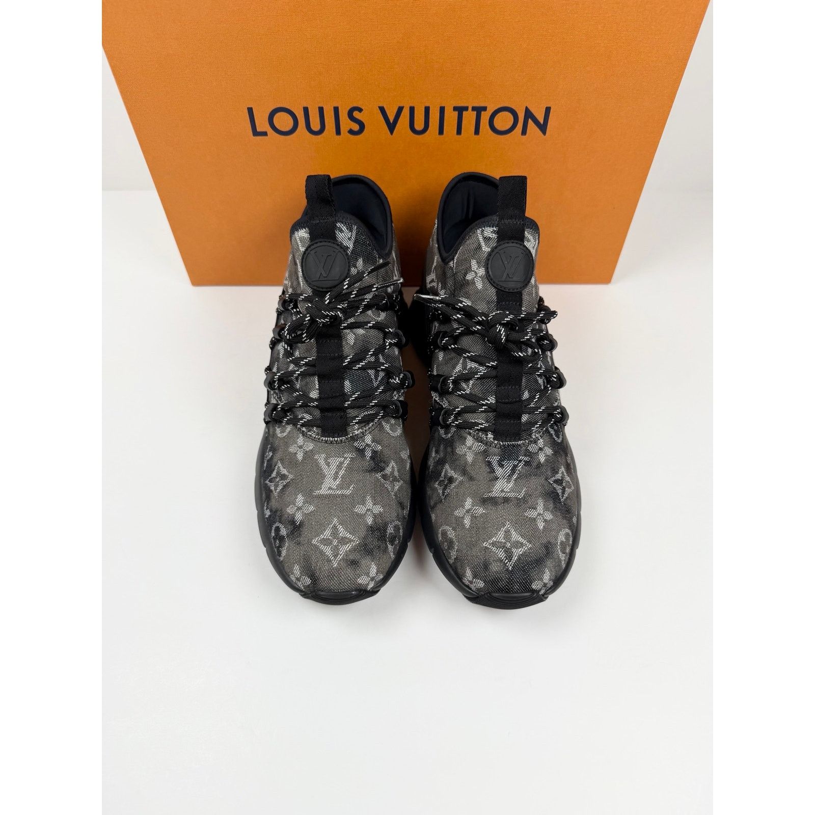 Louis Vuitton Size 7LV/8US - Louis Vuitton Fastlane Monogram Denim NEW Size US 8 / EU 41 - 3 Thumbnail