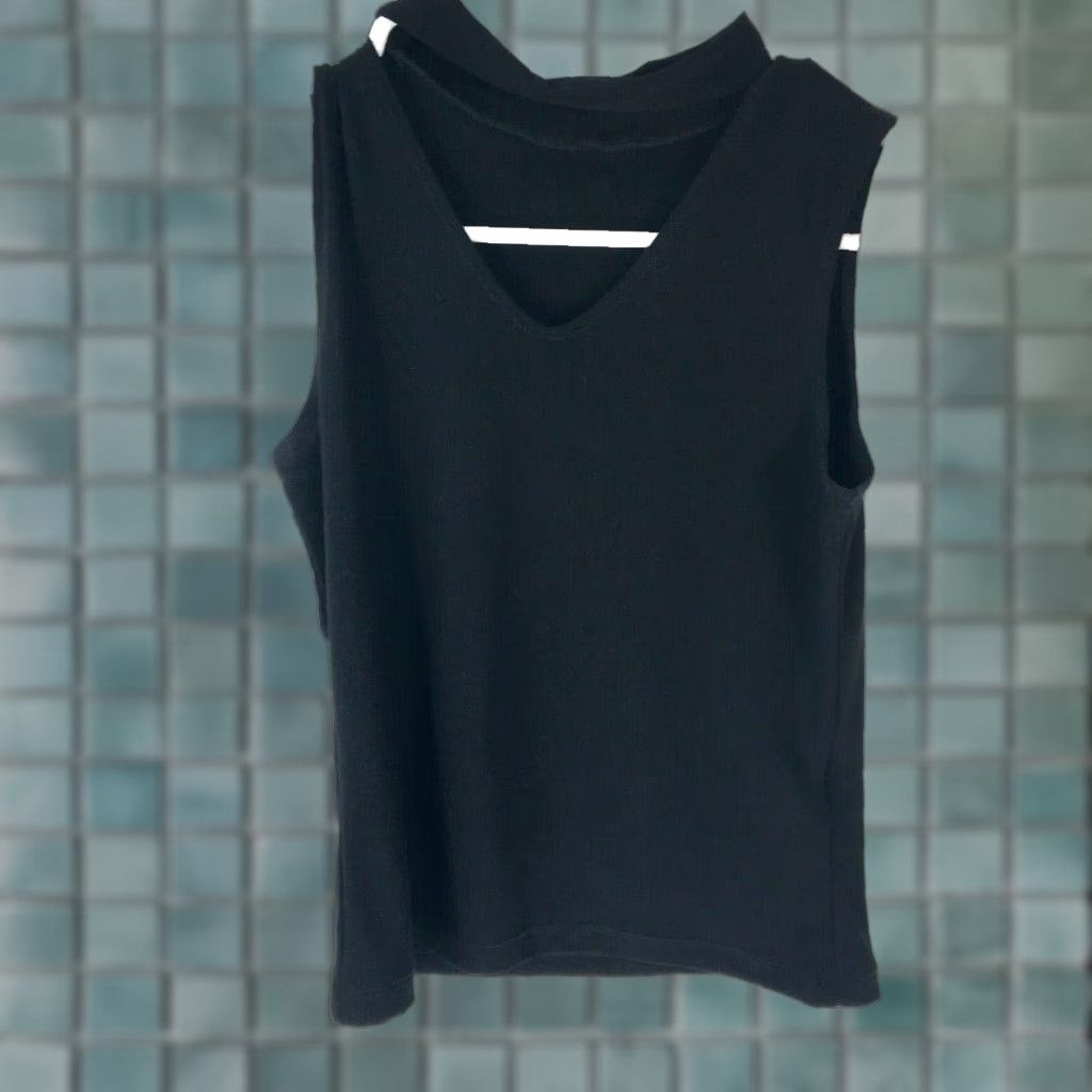 Vintage VINTAGE Cheryl Creations Women's Sleeveless Blouse Size Medium Black Casual Solid Mock Neck Pearl Button Top Size M / US 6-8 / IT 42-44 - 1 Thumbnail