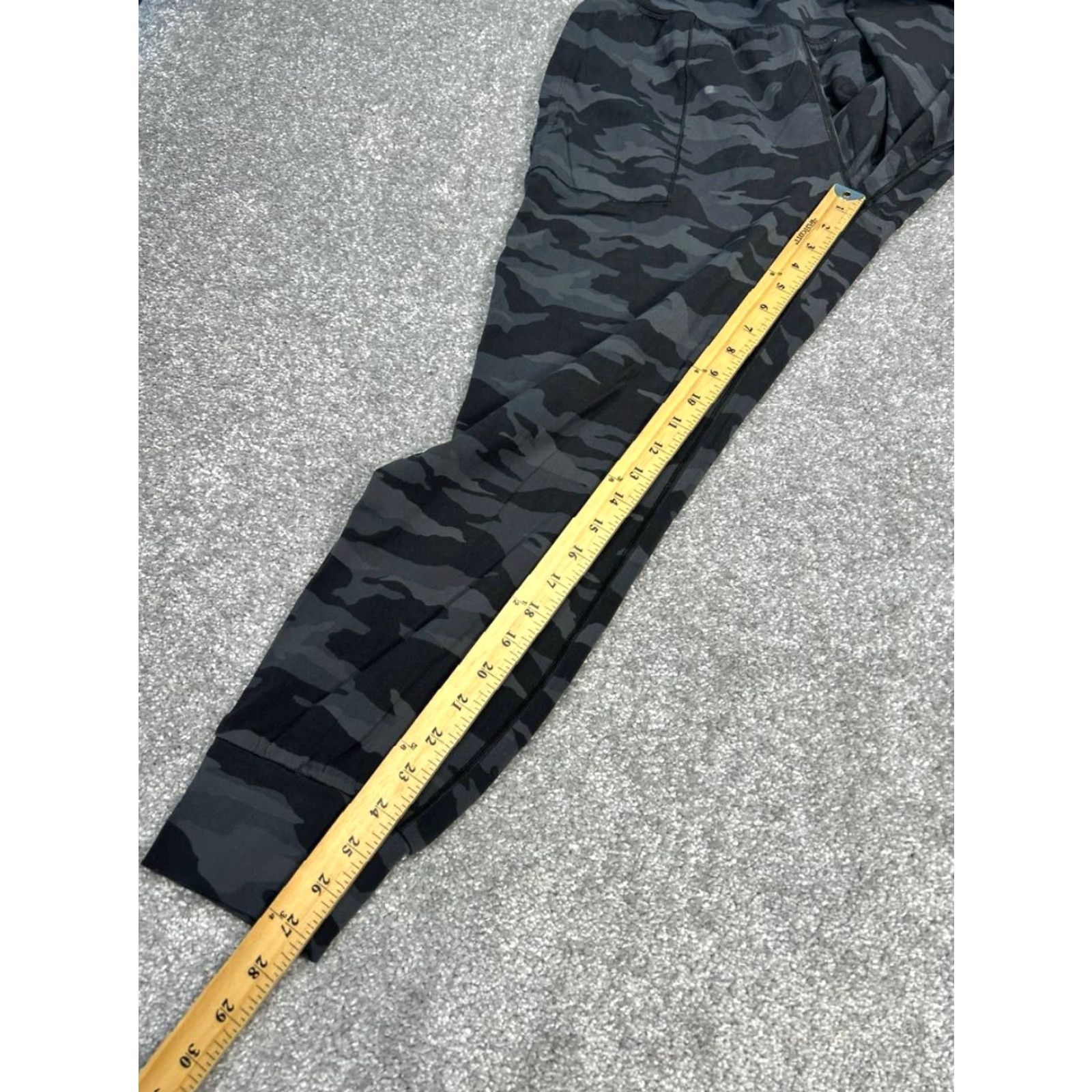 Athleta Athleta Jogger Pants Womens M Black Salutation Camo Running & Jogging Athleisure 27 In Inseam Pockets Easy Care Casual Activewear Fashion Size 32" / US 10 / IT 46 - 5 Thumbnail