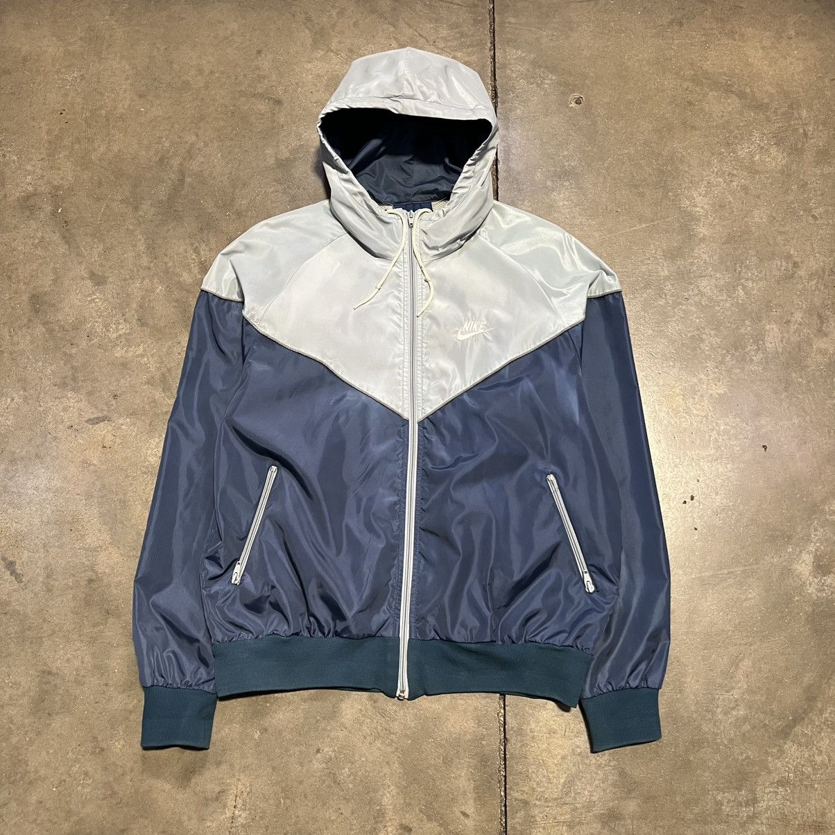 Nike Vintage 80s Nike Windbreaker Track Jacket Lightweight Logo Size US L / EU 52-54 / 3 - 1 Thumbnail