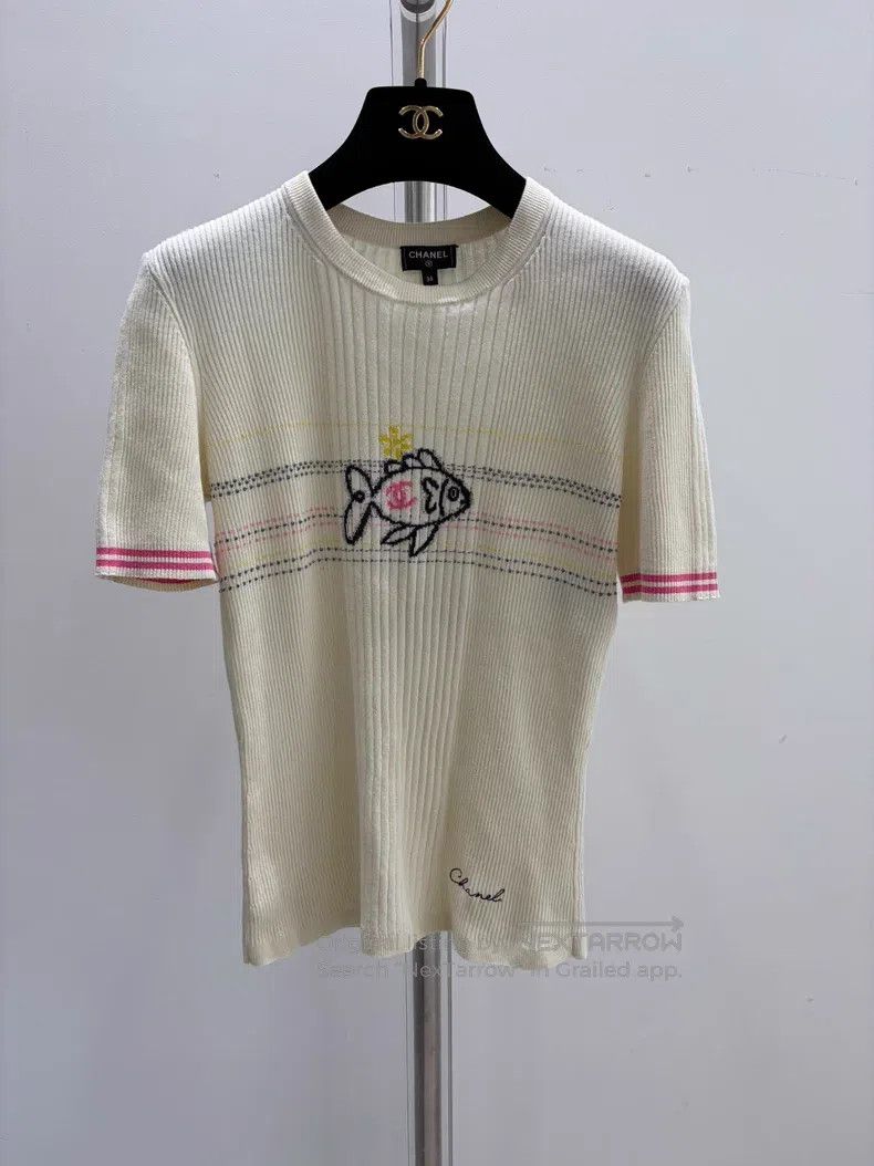 Chanel Chanel Beige little fish knitted short sleeves Size XS / US 0-2 / IT 36-38 - 1 Thumbnail