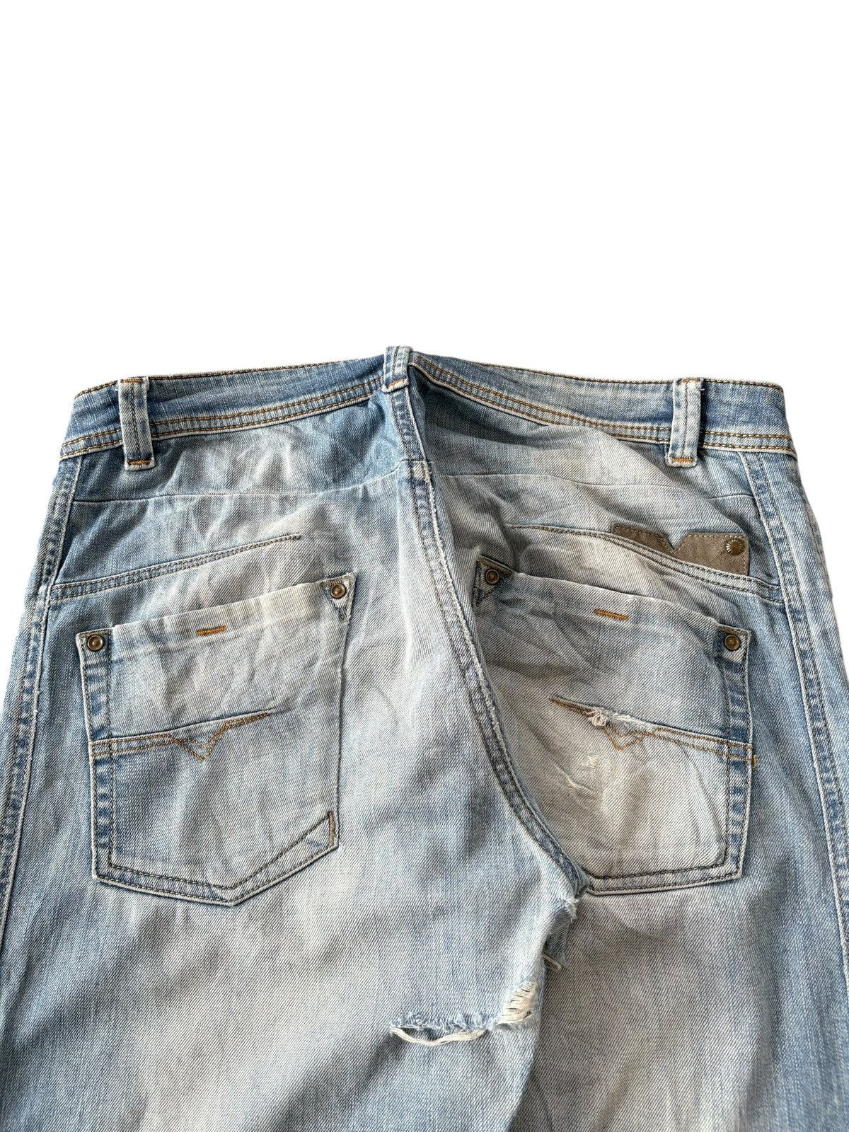 Diesel Vintage Diesel Faded Wash Distressed Ripped Jeans Size US 34 / EU 50 - 4 Thumbnail