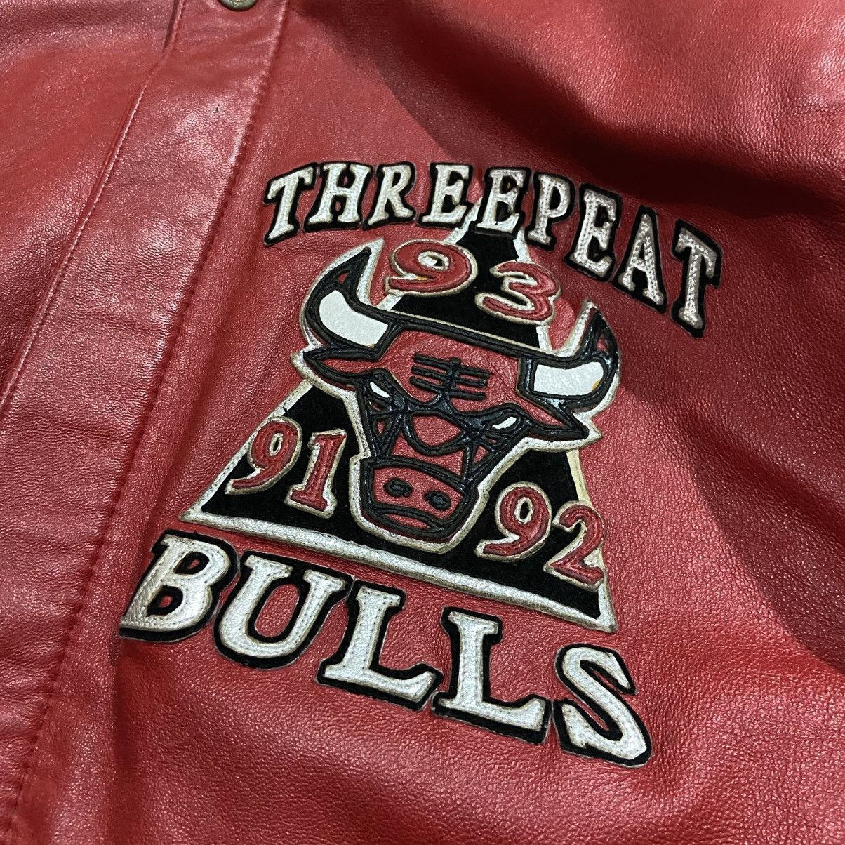 Jeff Hamilton Vintage Jeff Hamilton Threepeat Bulls Leather Jacket Size US S / EU 44-46 / 1 - 4 Thumbnail