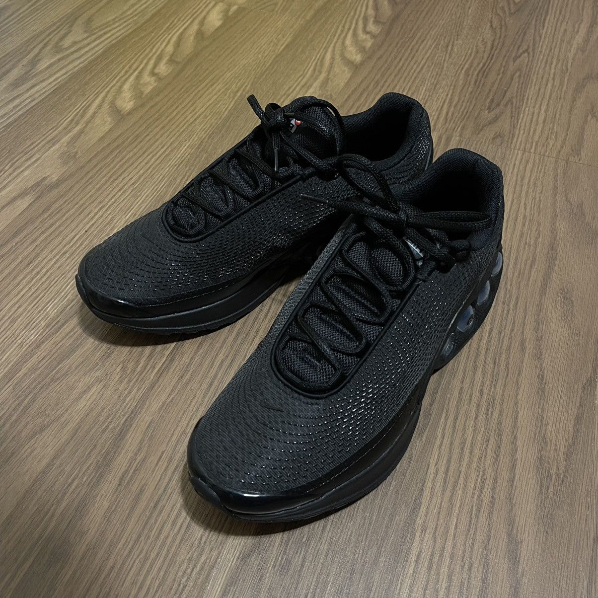 Nike Nike Air Max DN Black Metallic Sneaker Mens size 11.5 Size US 11.5 / EU 44-45 - 2 Thumbnail