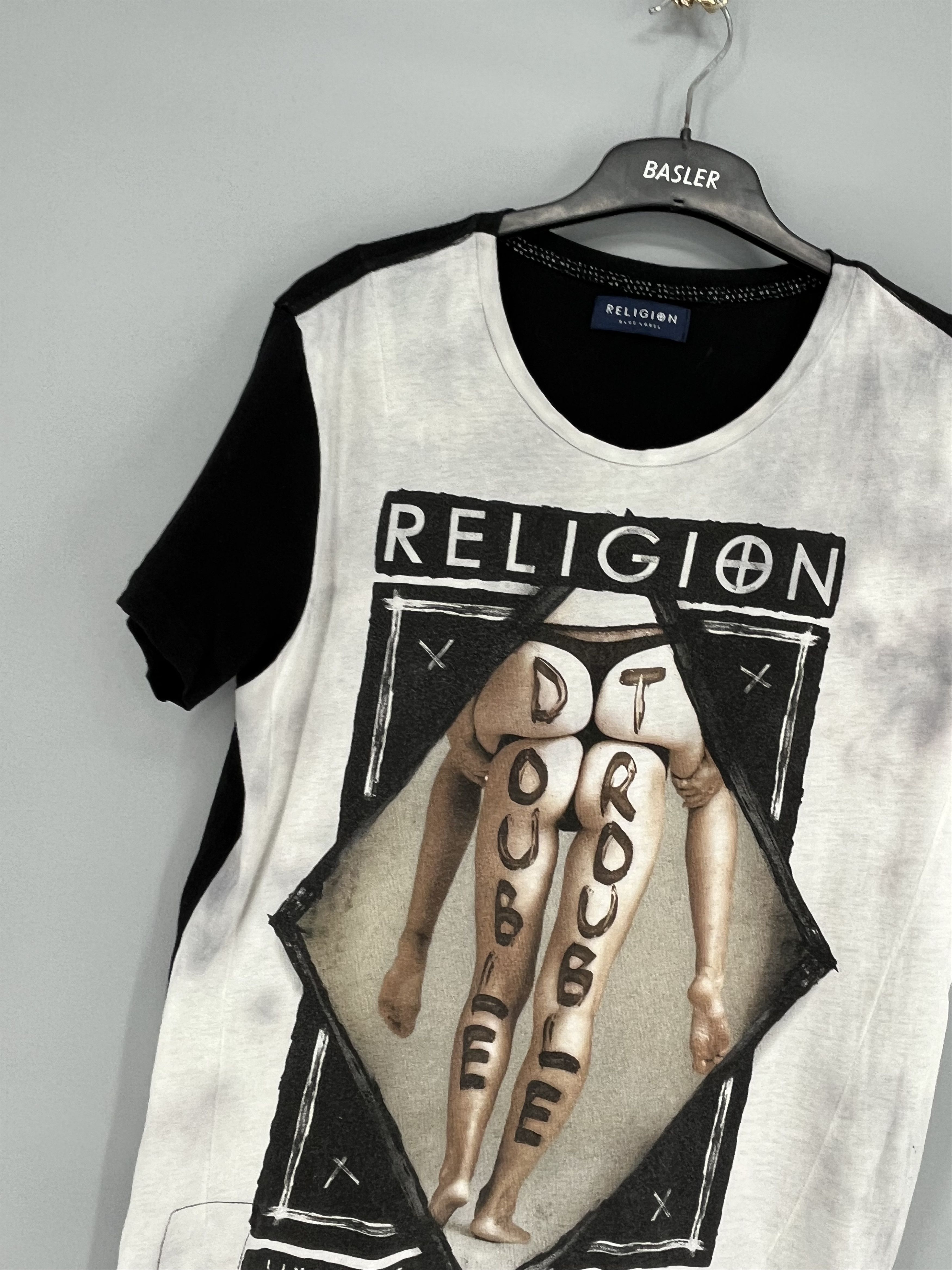 Reserved Vintage Y2k Religion Sexy girl skull Rap Style T-shirt Size US M / EU 48-50 / 2 - 11 Thumbnail