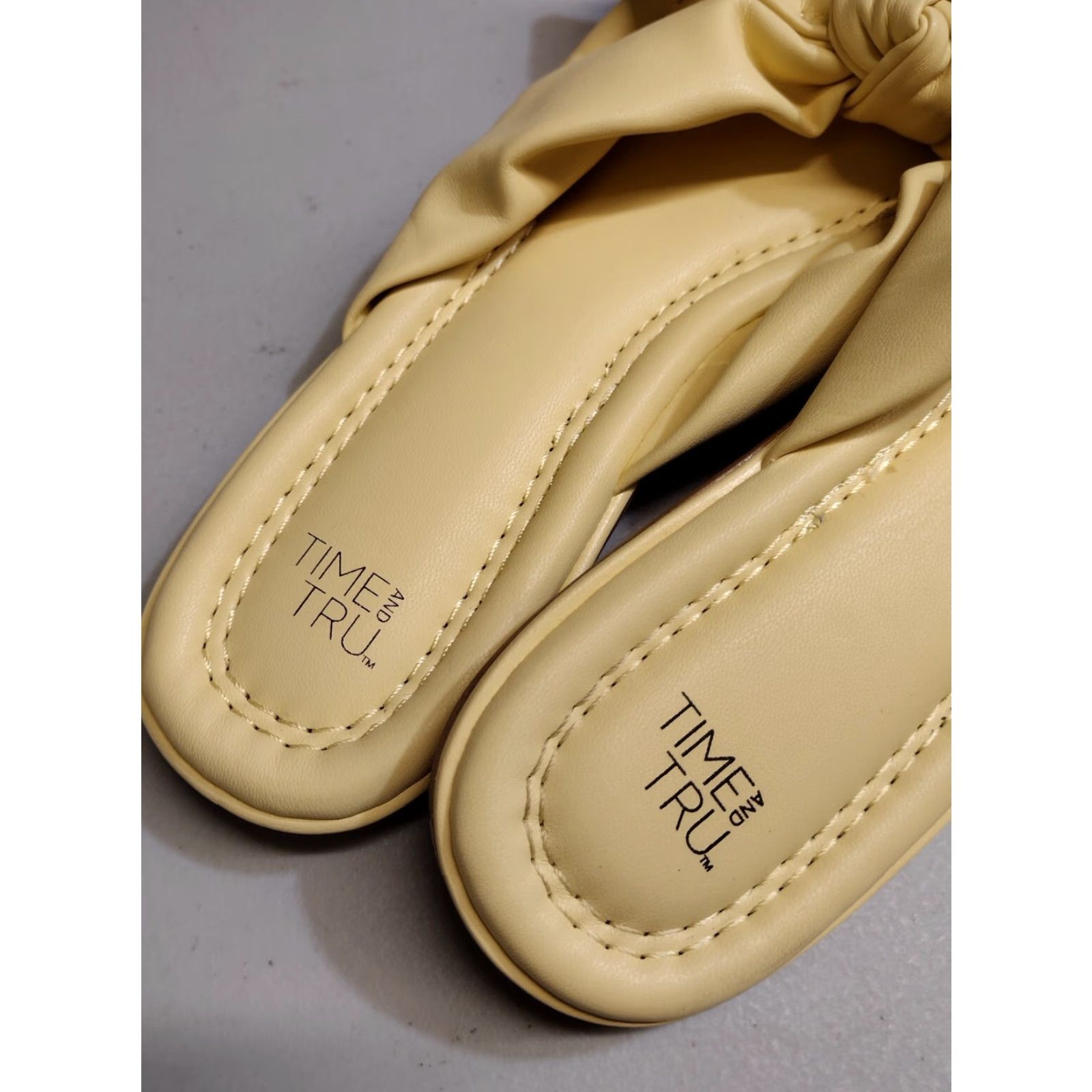 Vintage Time & Tru Bow Flip Flop Women Memory Foam Yellow Size 9 Sandal Size US 9 / IT 39 - 3 Thumbnail