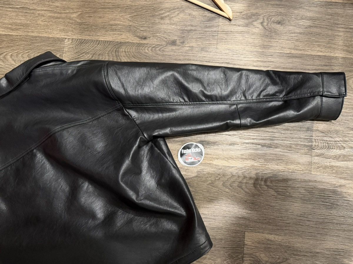 Abercrombie & Fitch Cropped Vegan Leather Zip Trucker Jacket Size US XL / EU 56 / 4 - 6 Thumbnail