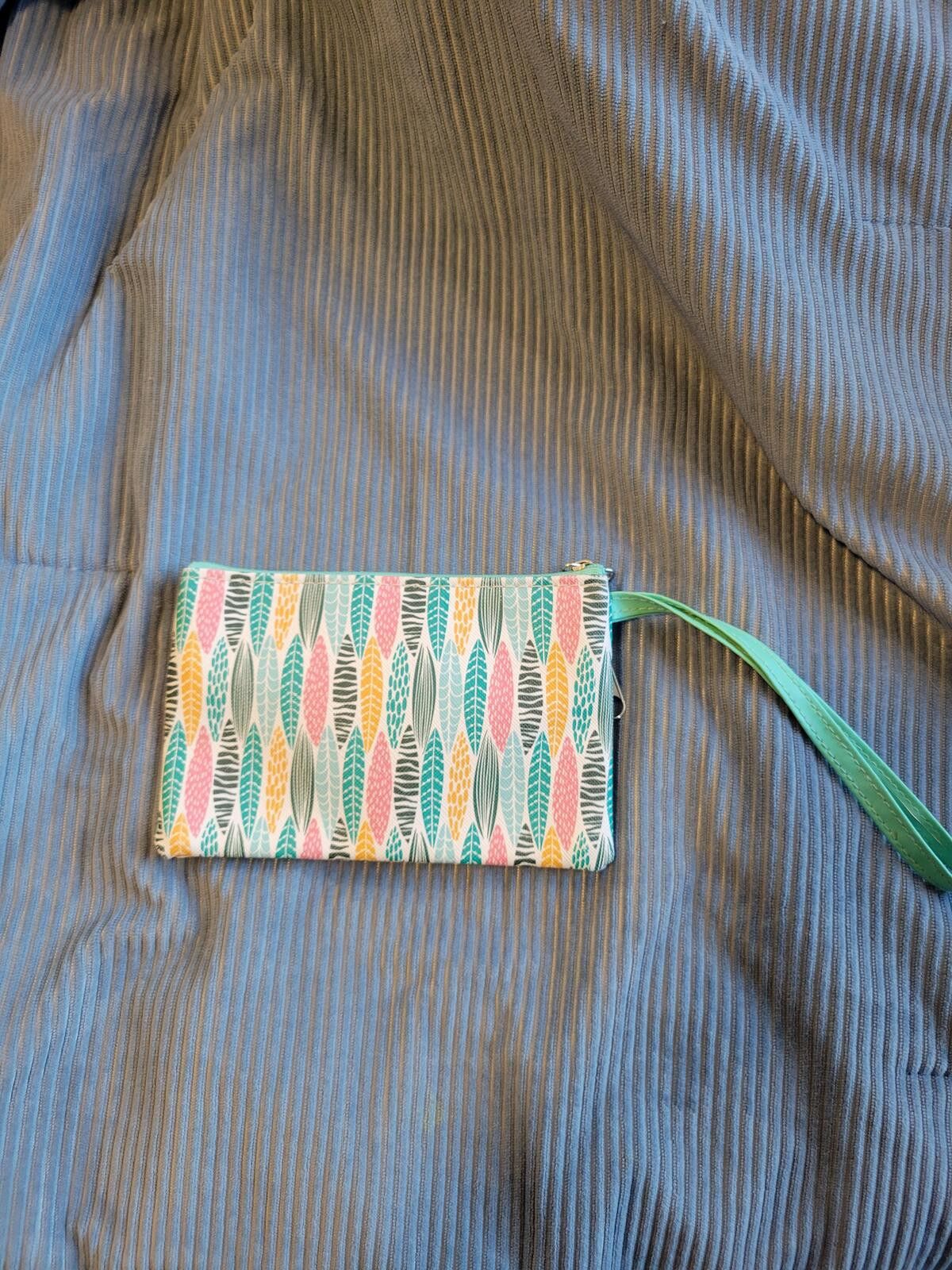 The Unbranded Brand Small Wristlet Pouch with Colorful Leaf Pattern Size ONE SIZE - 3 Thumbnail