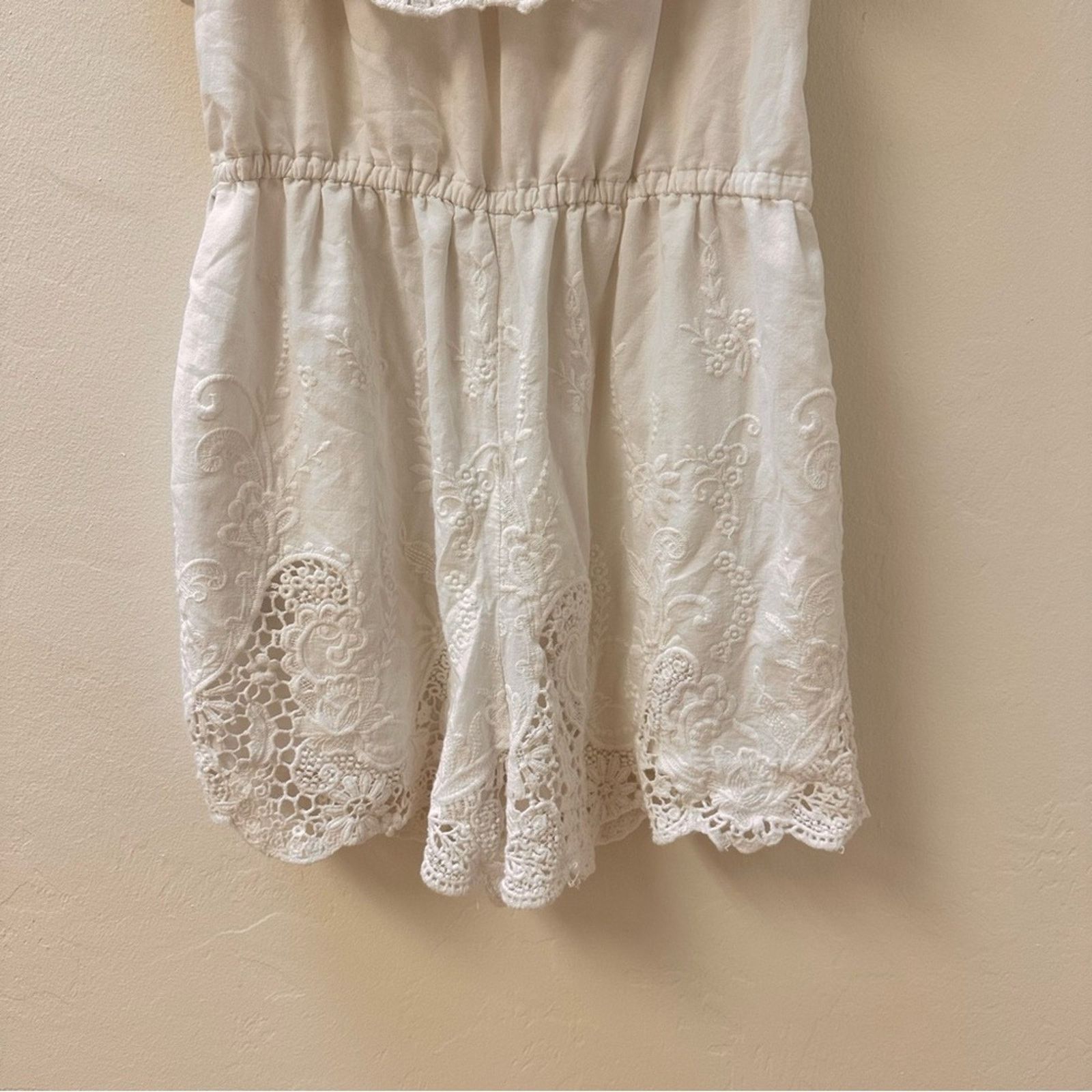 Abercrombie & Fitch Abercrombie & Fitch White Eyelet Off Shoulder Romper Size M Size 27" / US 4 / IT 40 - 9 Thumbnail
