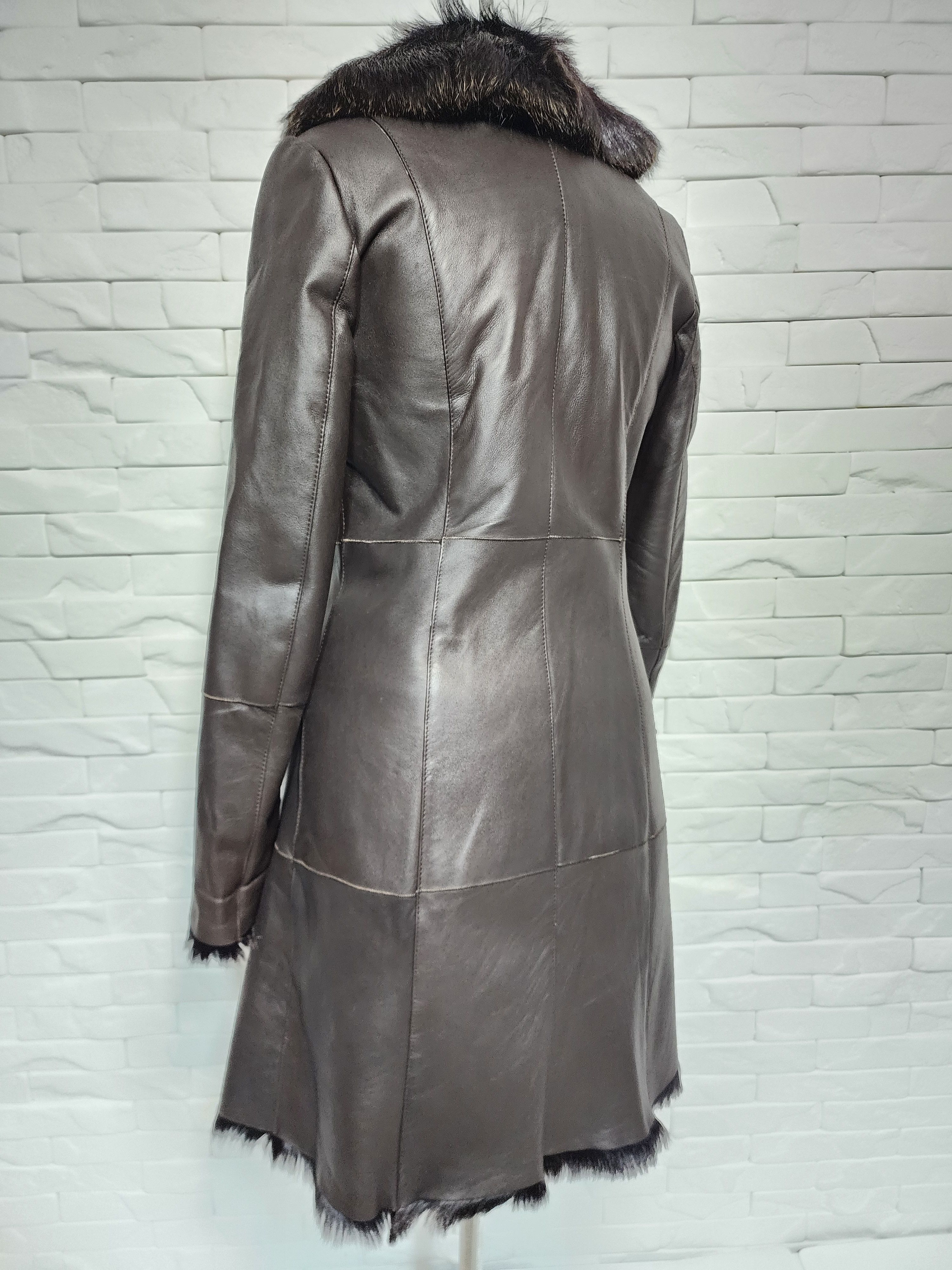 Uniqlo Women's Brown Sheepskin Coat: Genuine Fur Collar Size M / US 6-8 / IT 42-44 - 5 Thumbnail
