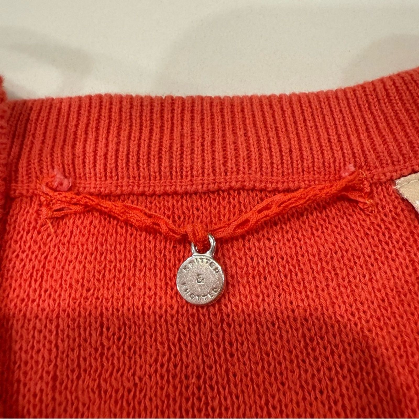 Anthropologie Knitted & Knotted Anthropologie ColdShoulder Sweater WomenXS Size XS / US 0-2 / IT 36-38 - 4 Thumbnail