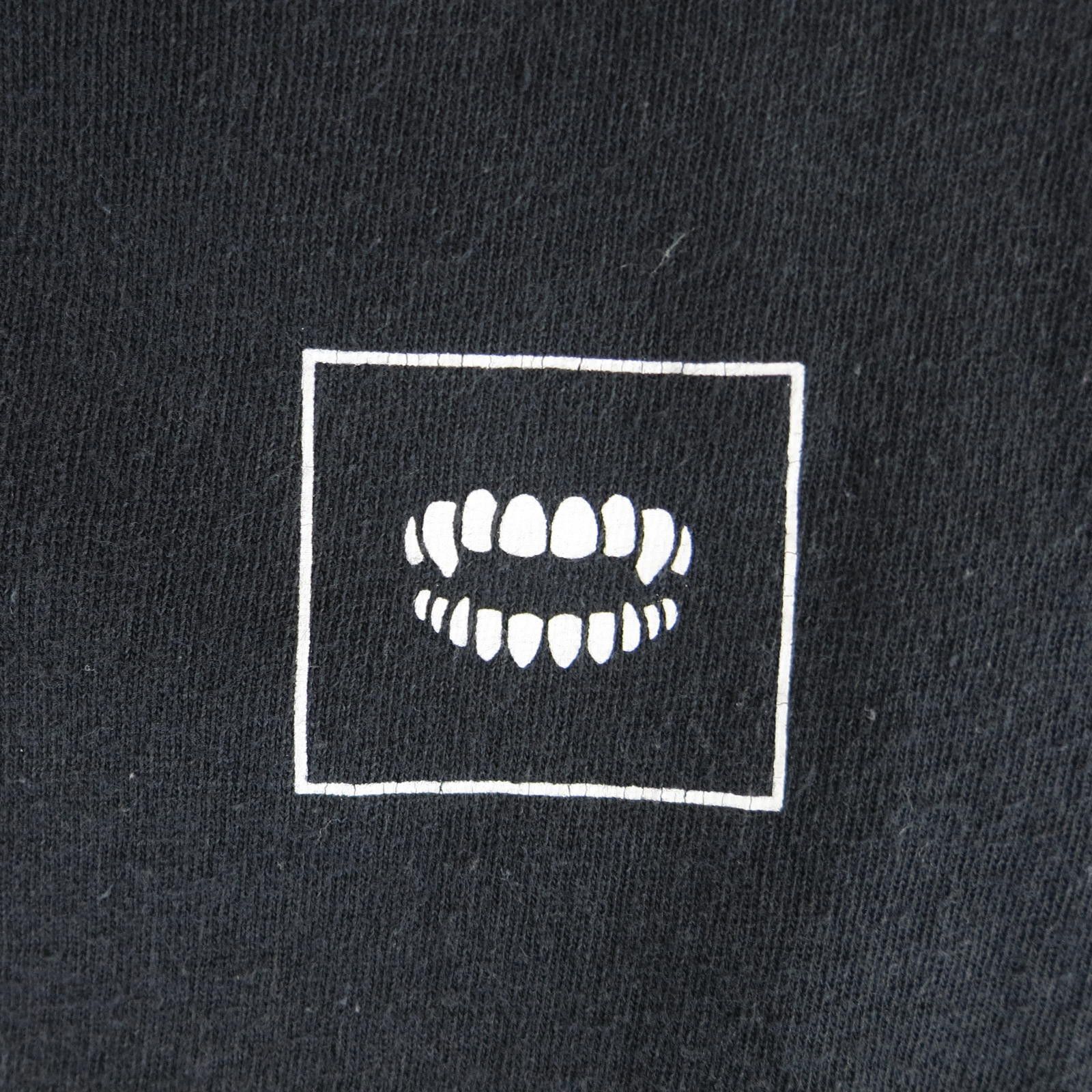 Champion Chomp Black Graphic Skull and Crossbones T-Shirt Medium Size US M / EU 48-50 / 2 - 2 Thumbnail