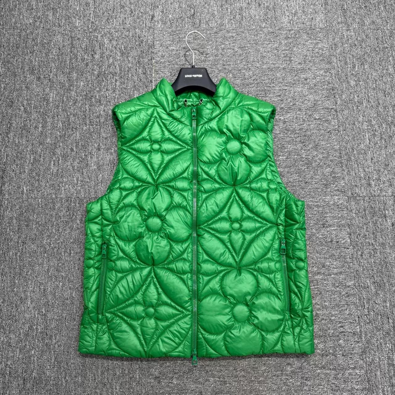 Louis Vuitton Louis Vuitton Embossed Three-Flower Vest Size US L / EU 52-54 / 3 - 1 Thumbnail