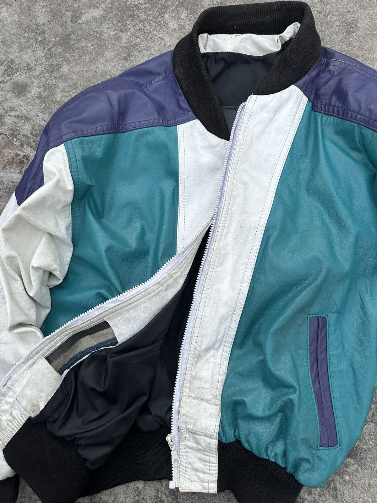 Vintage Vintage 90s Leather Bomber Jacket – Wolf Back Graphic Size US L / EU 52-54 / 3 - 11 Thumbnail