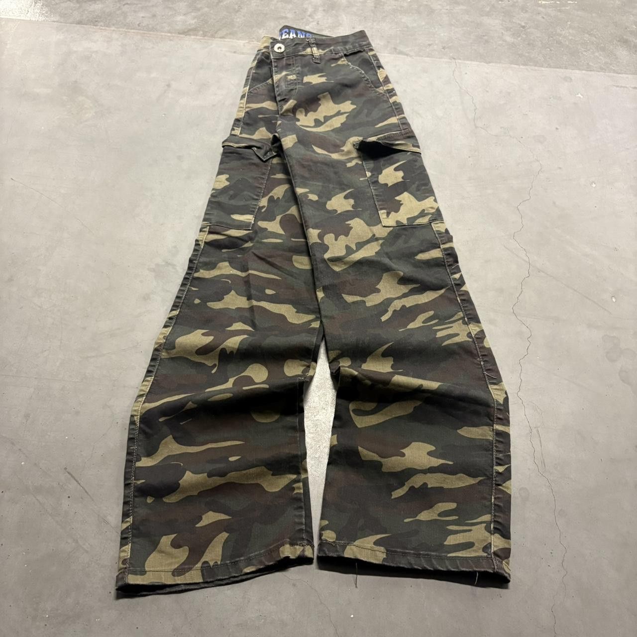 Other Vintage Y2K/2000s Baggy Camo Skater Style VIP JEANS Streetwear Style Camo Cargo Pants! Size US 28 / EU 44 - 1 Thumbnail