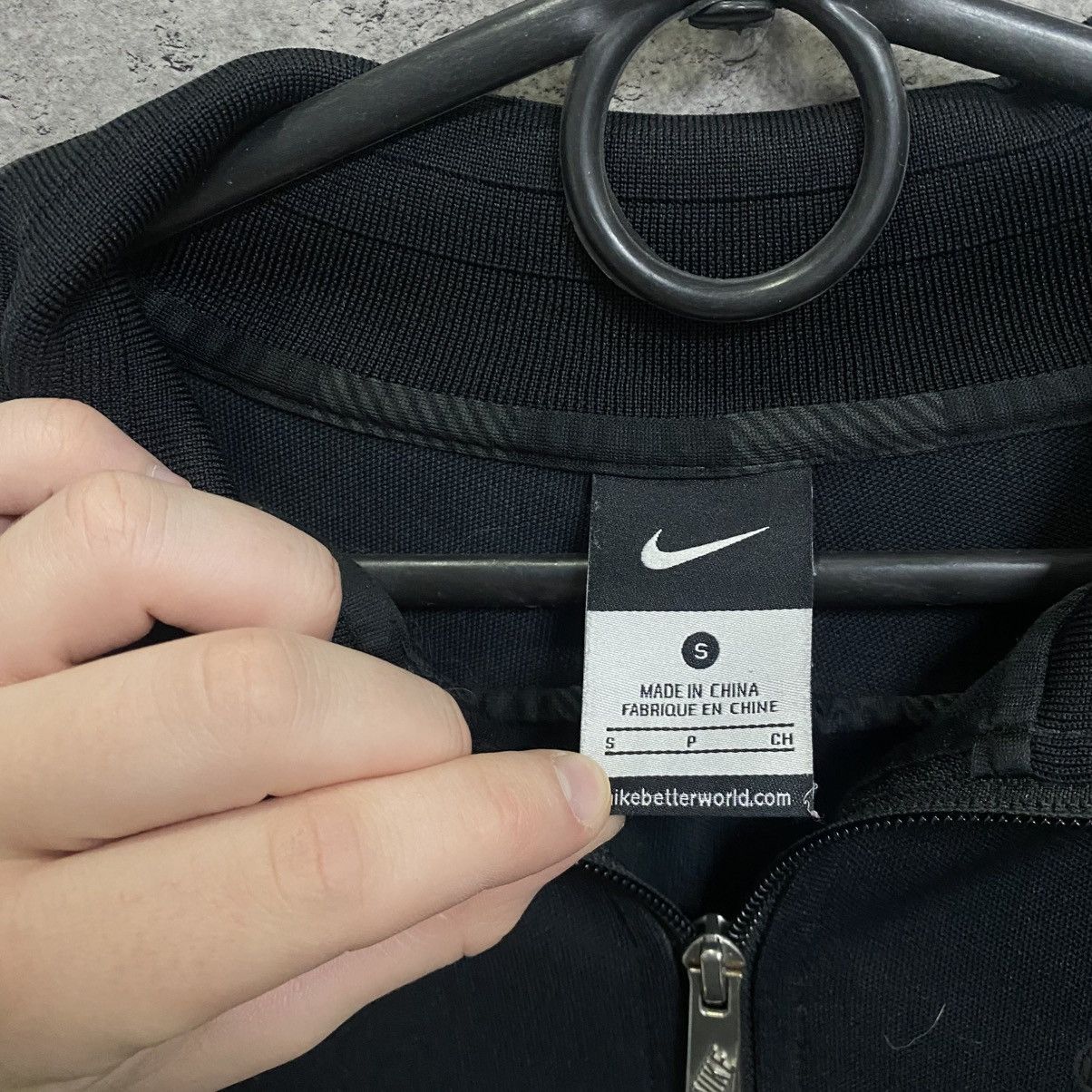 Nike Vintage Nike Manchester United Black Zip Up Jacket Big Logo Size US S / EU 44-46 / 1 - 13 Thumbnail