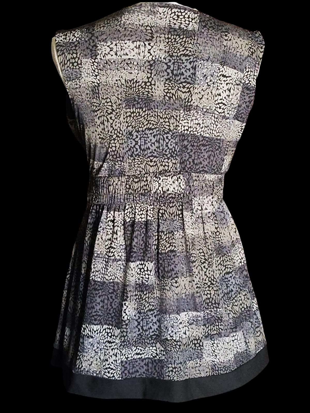 Designer A.N.A. Sleeveless V-Neck Tunic Top with Elastic Waist Size M / US 6-8 / IT 42-44 - 4 Thumbnail