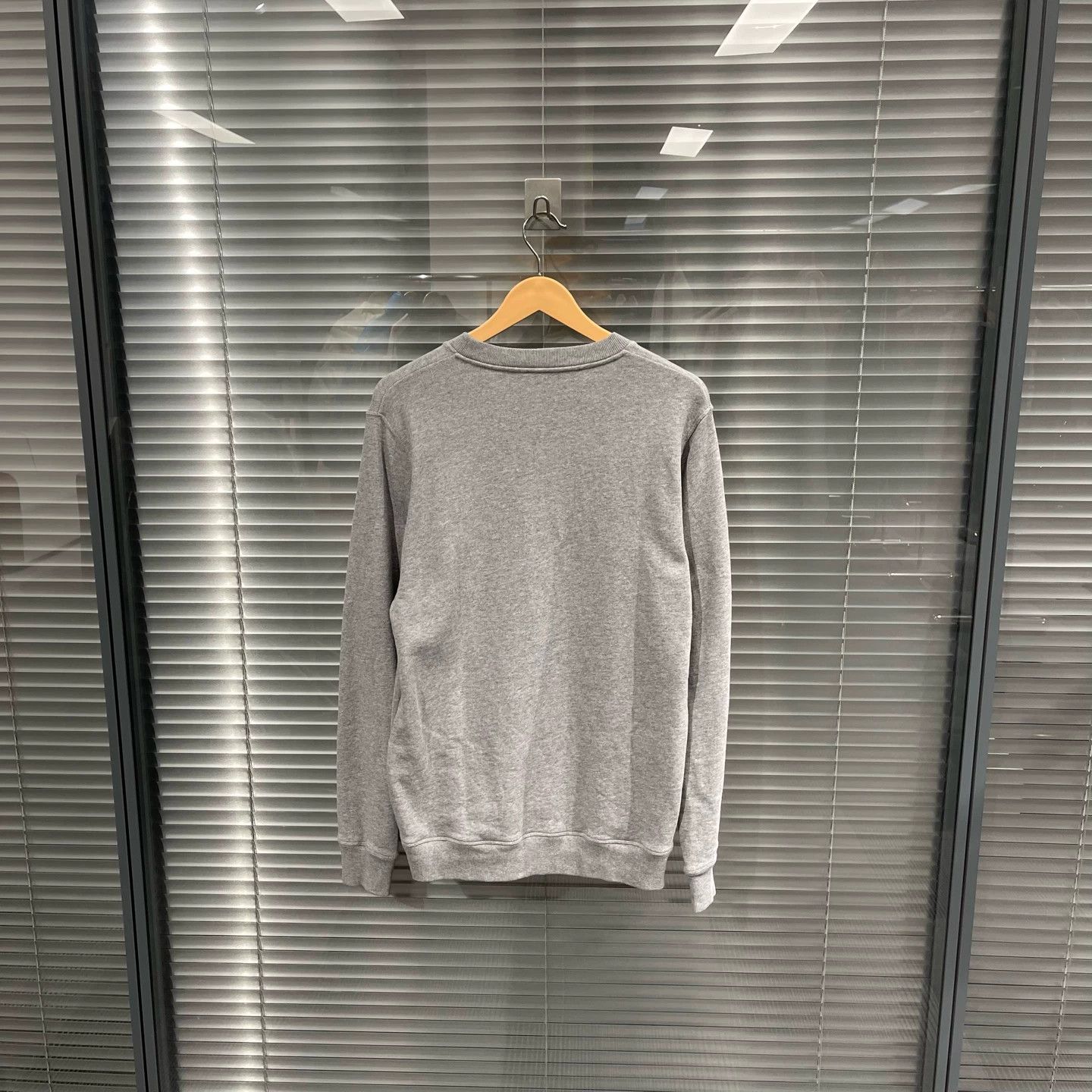 Loewe Loewe Gray Classic Embroidered Logo L Sweatshirt Mint Size L / US 10 / IT 46 - 2 Thumbnail
