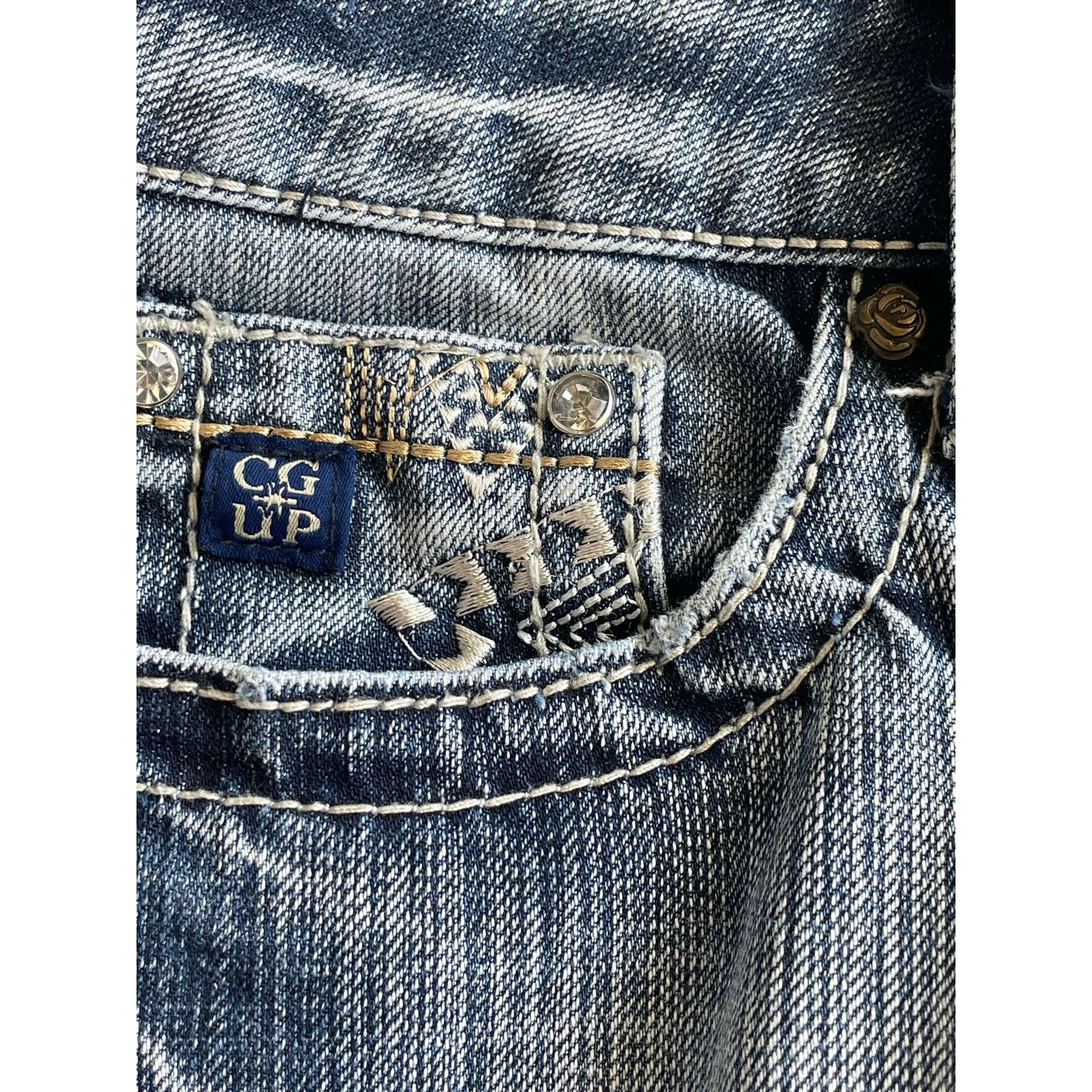 Other Cowgirl Up! ladies jeans, lightwash bedazzled 32/34 Size 32" / US 10 / IT 46 - 5 Thumbnail