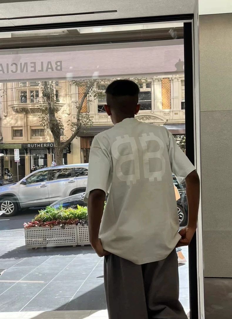 Balenciaga Balenciaga 23 FW Mud Dye Bitcoin Old Destruction Short Slee Size US XS / EU 42 / 0 - 8 Thumbnail