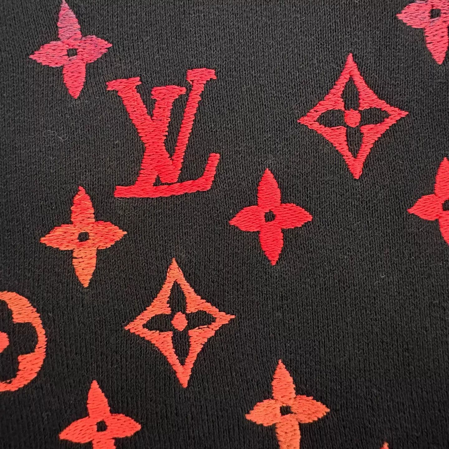 Louis Vuitton LV Black Embroidered Gradient Logo Sweatshirt S Size US S / EU 44-46 / 1 - 7 Thumbnail